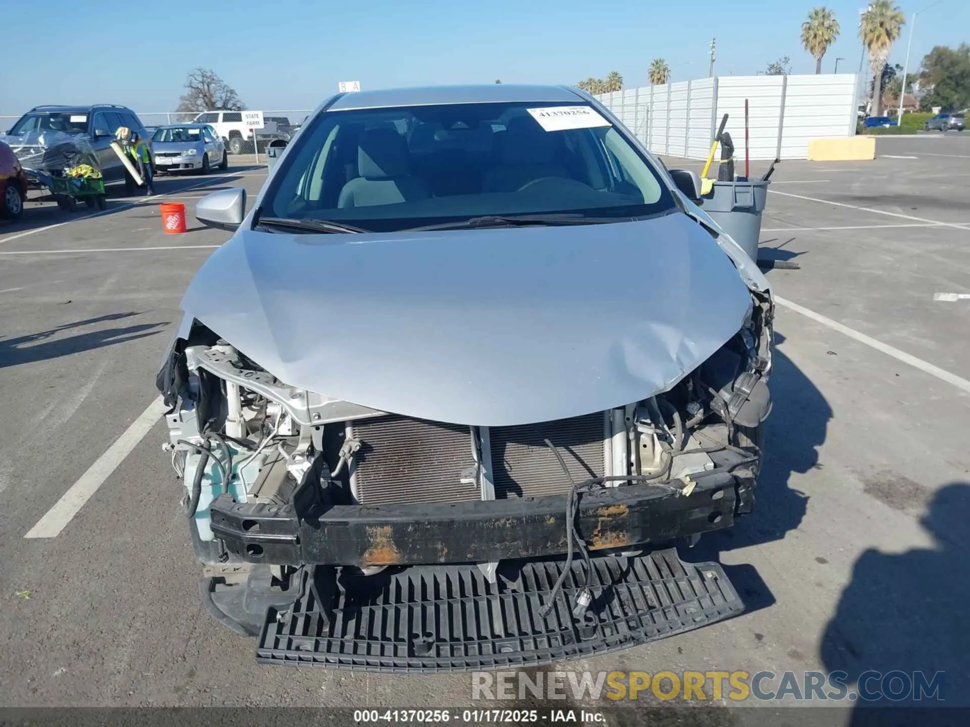 13 fotografías del automóvil dañado 5YFBURHE4KP857528 TOYOTA COROLLA 2019