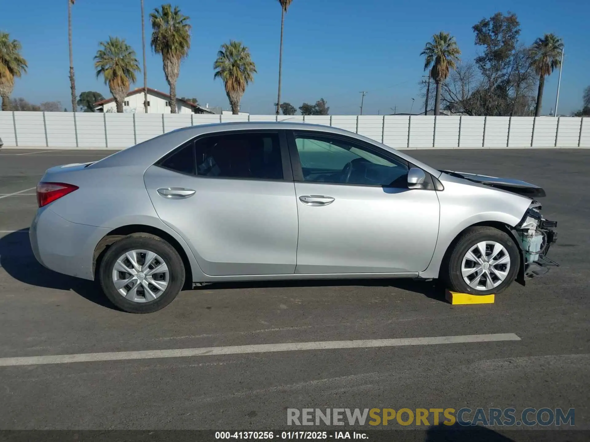 14 fotografías del automóvil dañado 5YFBURHE4KP857528 TOYOTA COROLLA 2019