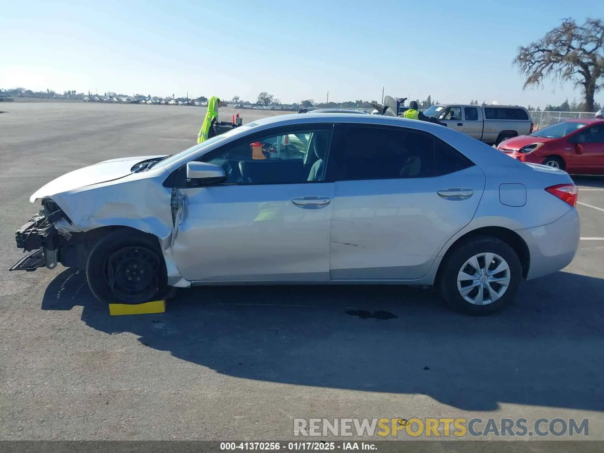 15 fotografías del automóvil dañado 5YFBURHE4KP857528 TOYOTA COROLLA 2019