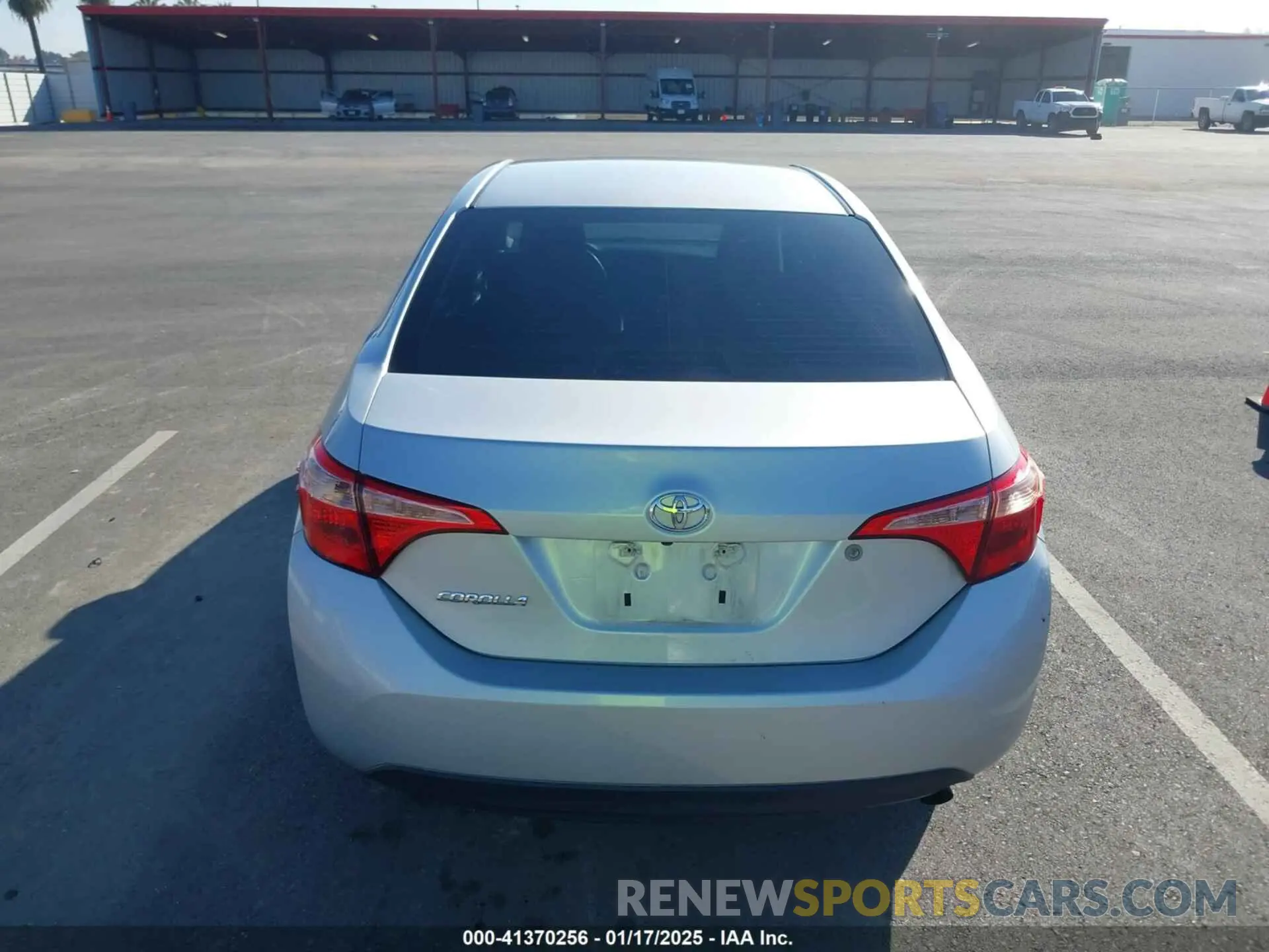 17 fotografías del automóvil dañado 5YFBURHE4KP857528 TOYOTA COROLLA 2019