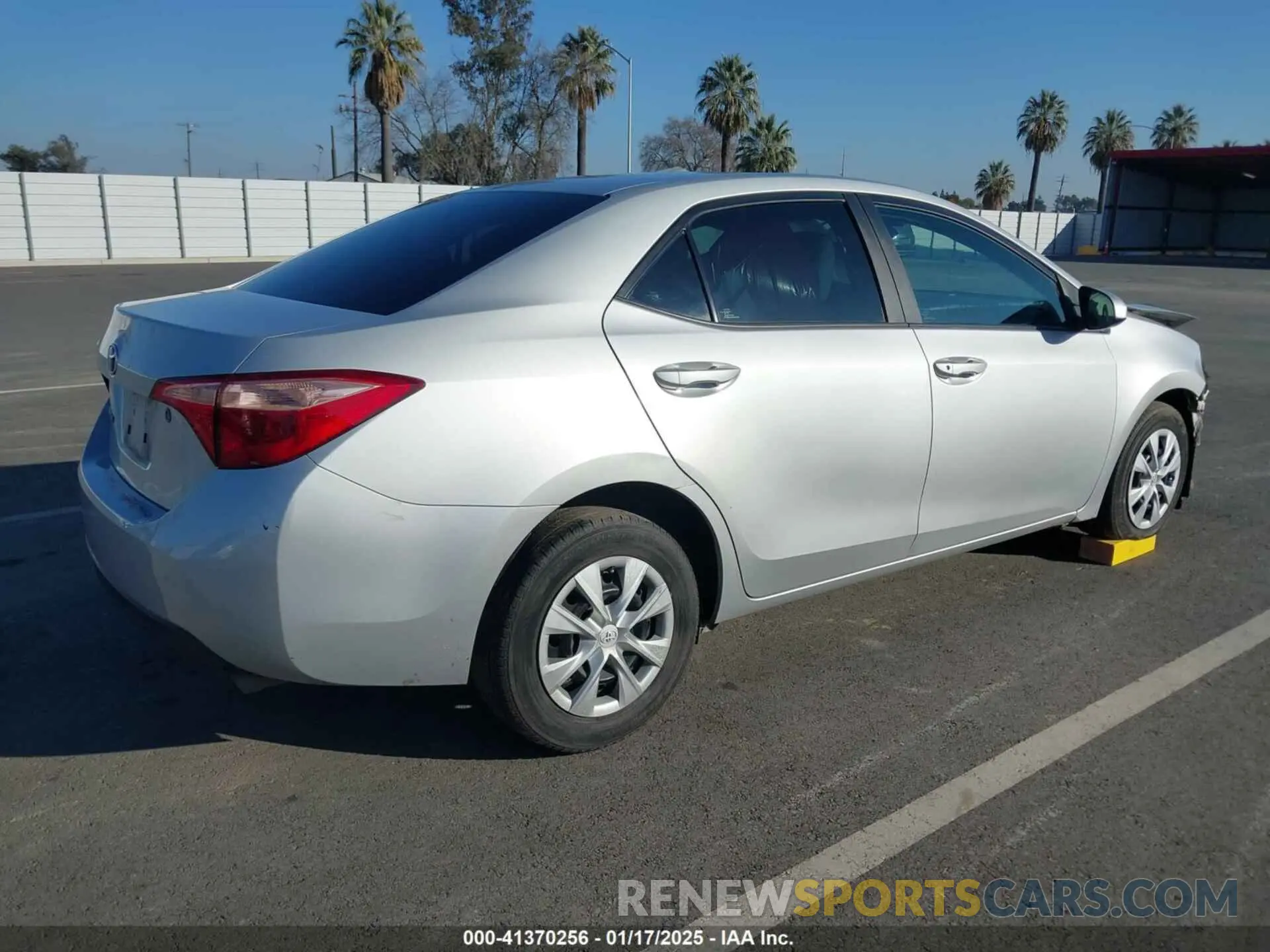 4 fotografías del automóvil dañado 5YFBURHE4KP857528 TOYOTA COROLLA 2019