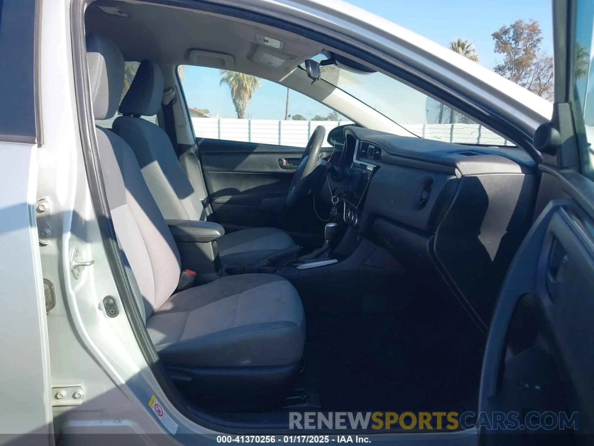 5 fotografías del automóvil dañado 5YFBURHE4KP857528 TOYOTA COROLLA 2019