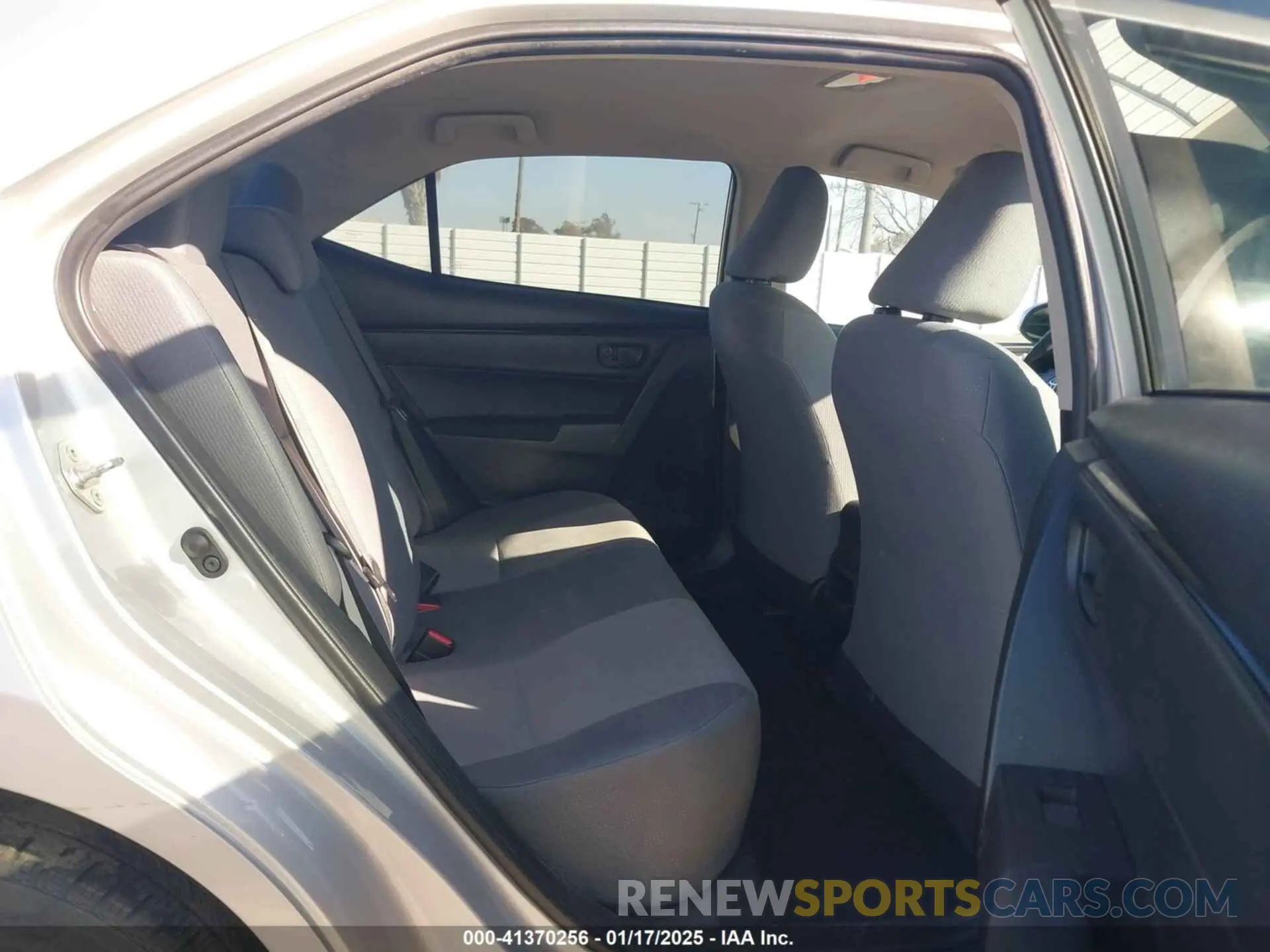8 fotografías del automóvil dañado 5YFBURHE4KP857528 TOYOTA COROLLA 2019