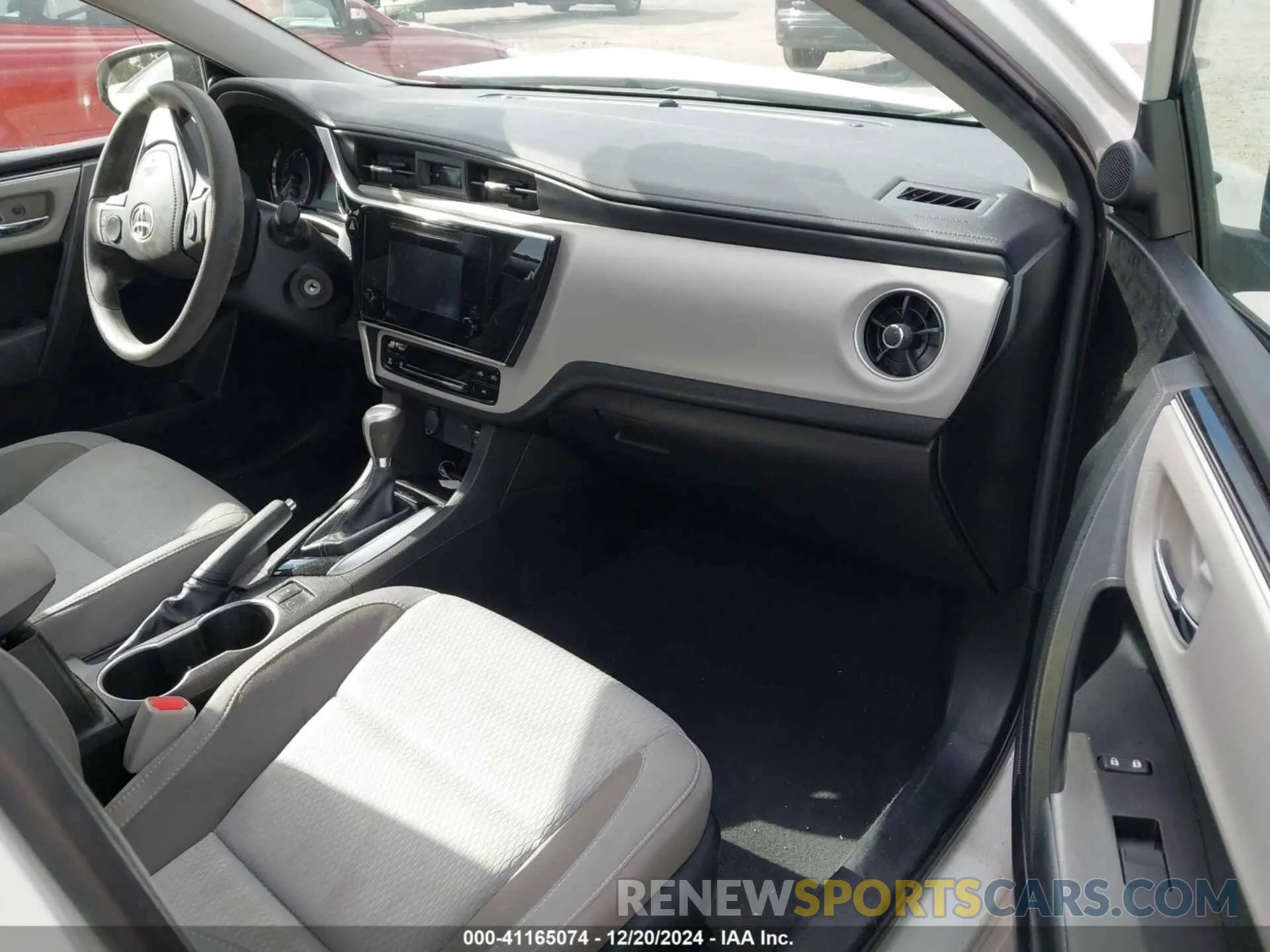 5 fotografías del automóvil dañado 5YFBURHE4KP864169 TOYOTA COROLLA 2019