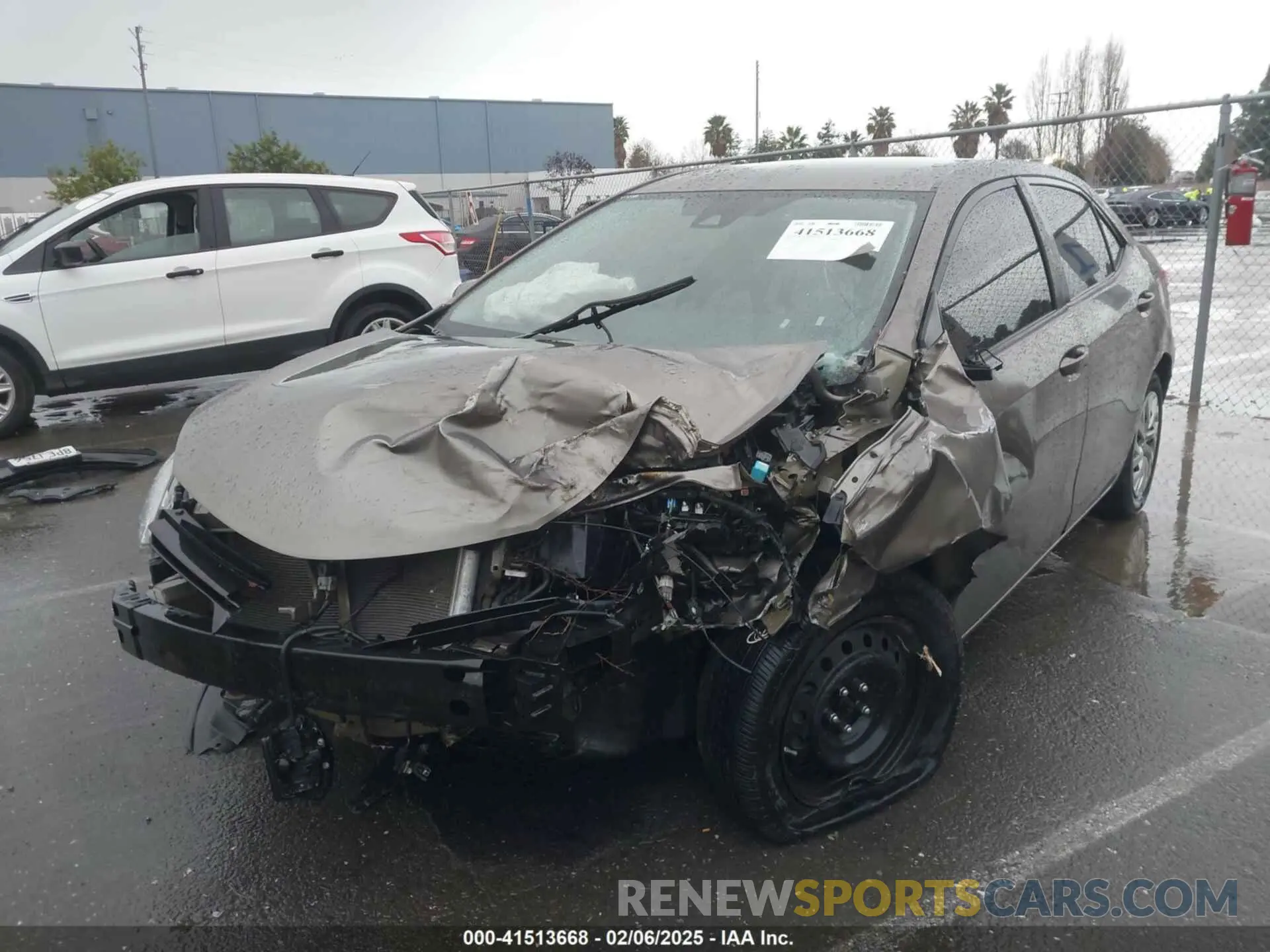 2 fotografías del automóvil dañado 5YFBURHE4KP865645 TOYOTA COROLLA 2019