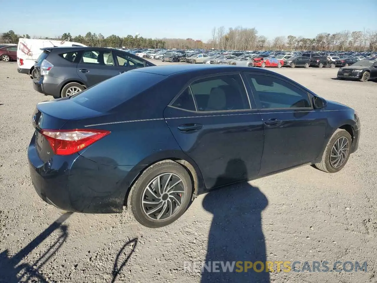 3 fotografías del automóvil dañado 5YFBURHE4KP865919 TOYOTA COROLLA 2019