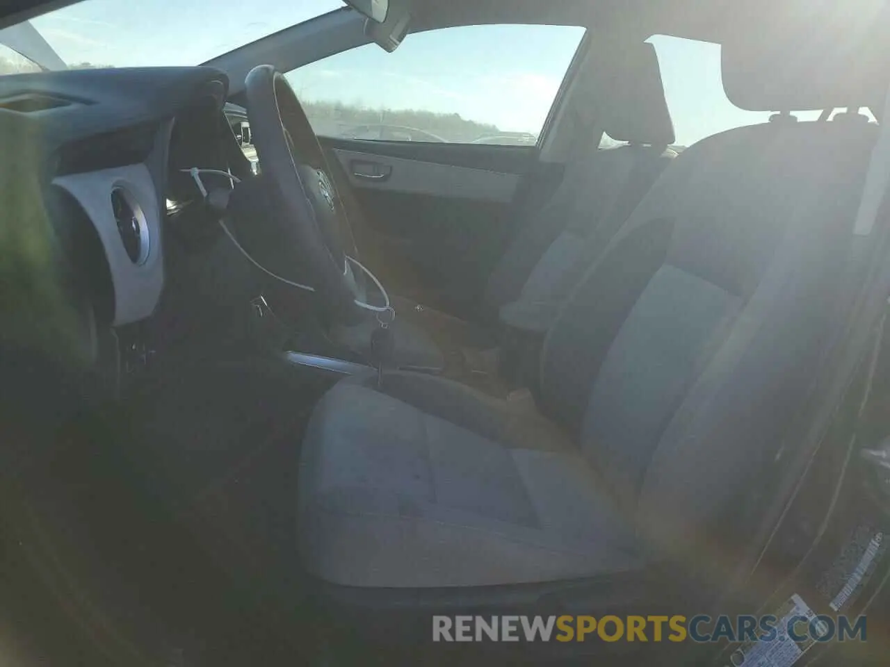 7 fotografías del automóvil dañado 5YFBURHE4KP865919 TOYOTA COROLLA 2019