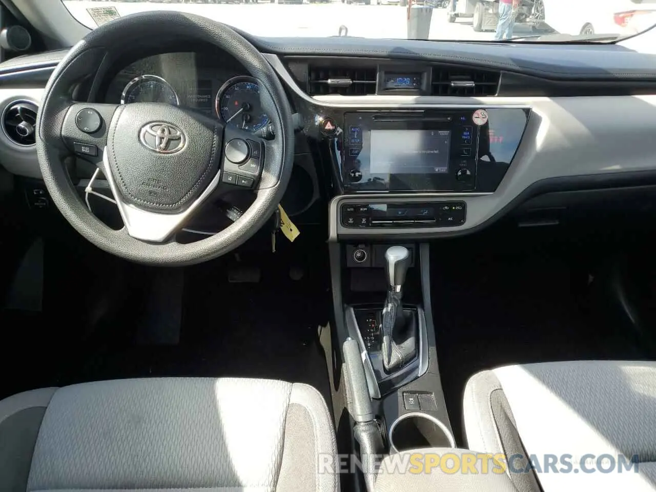 8 fotografías del automóvil dañado 5YFBURHE4KP868237 TOYOTA COROLLA 2019