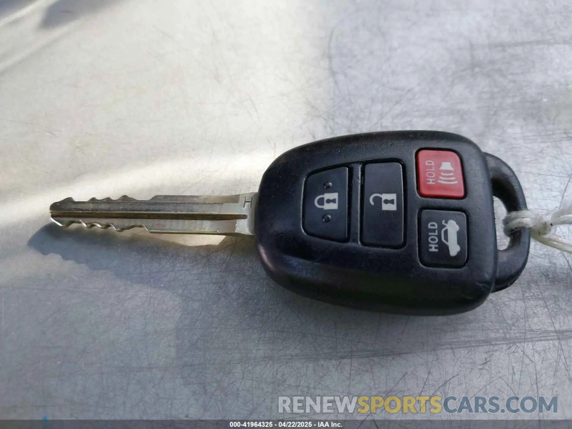 11 fotografías del automóvil dañado 5YFBURHE4KP873647 TOYOTA COROLLA 2019