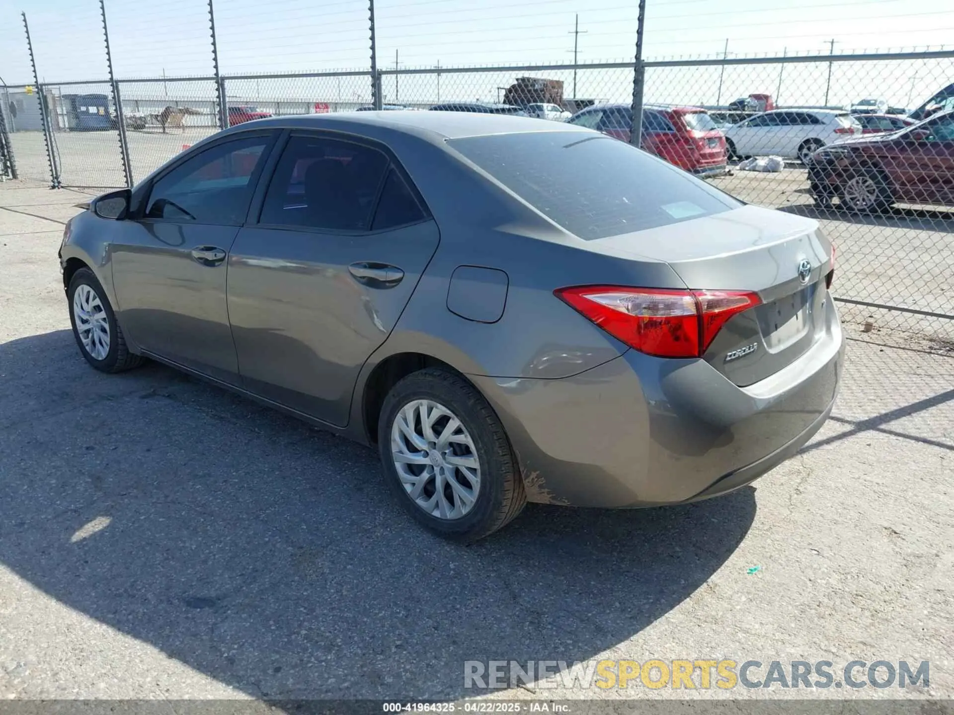 3 fotografías del automóvil dañado 5YFBURHE4KP873647 TOYOTA COROLLA 2019