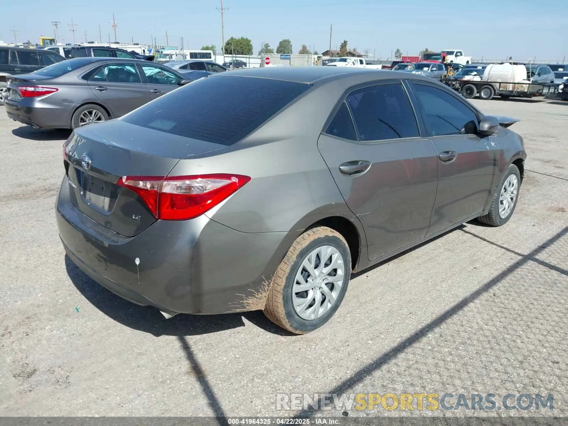 4 fotografías del automóvil dañado 5YFBURHE4KP873647 TOYOTA COROLLA 2019