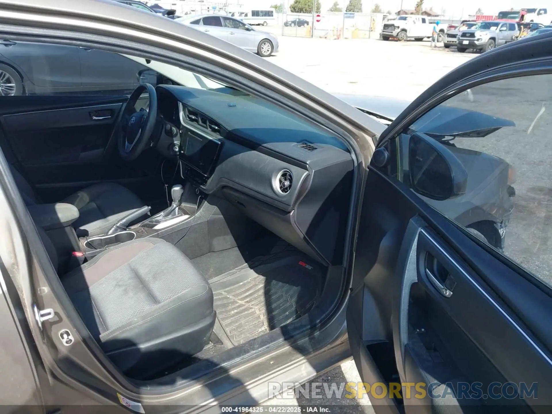 5 fotografías del automóvil dañado 5YFBURHE4KP873647 TOYOTA COROLLA 2019