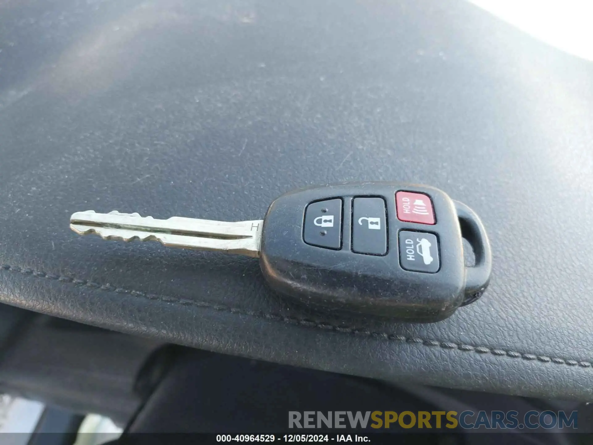 11 fotografías del automóvil dañado 5YFBURHE4KP873759 TOYOTA COROLLA 2019