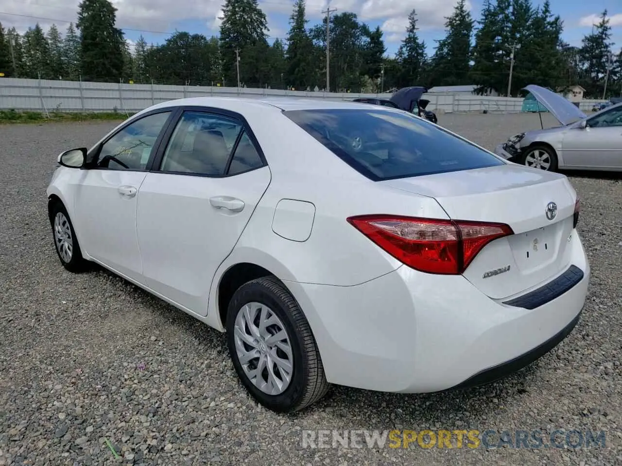 3 fotografías del automóvil dañado 5YFBURHE4KP879058 TOYOTA COROLLA 2019