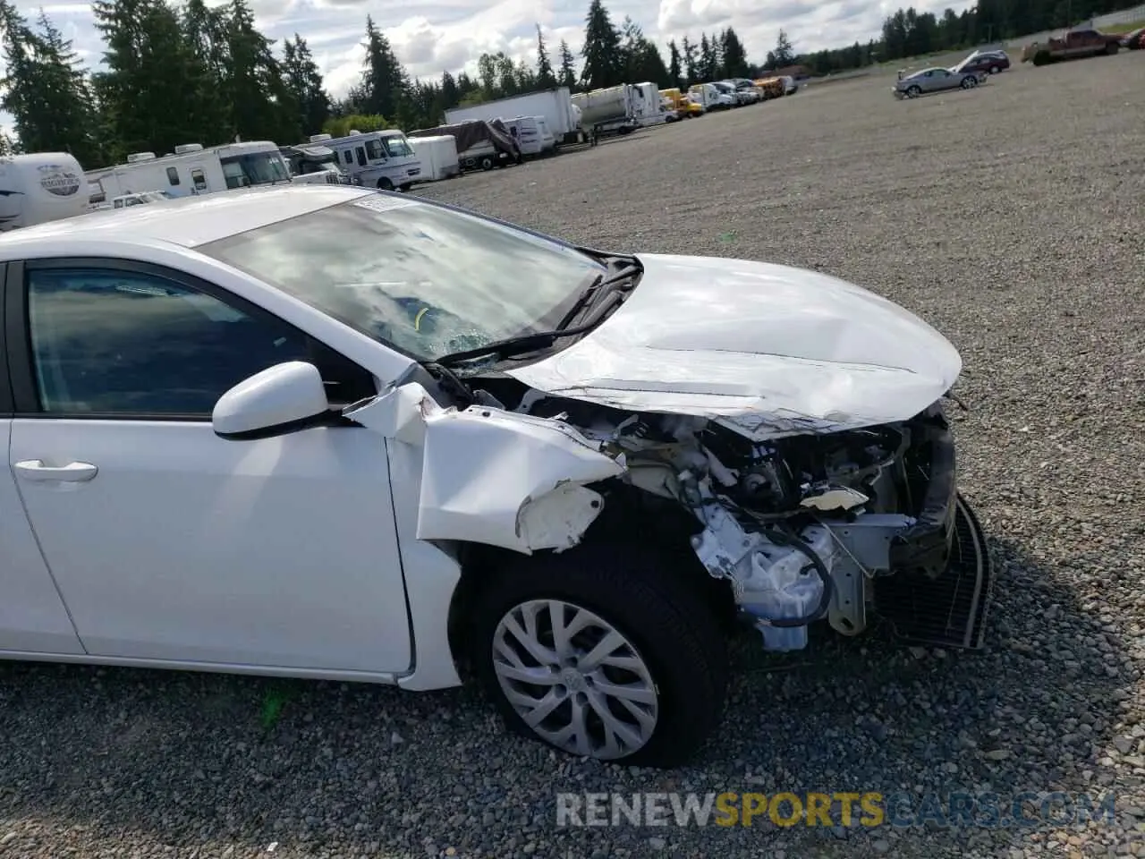 9 fotografías del automóvil dañado 5YFBURHE4KP879058 TOYOTA COROLLA 2019