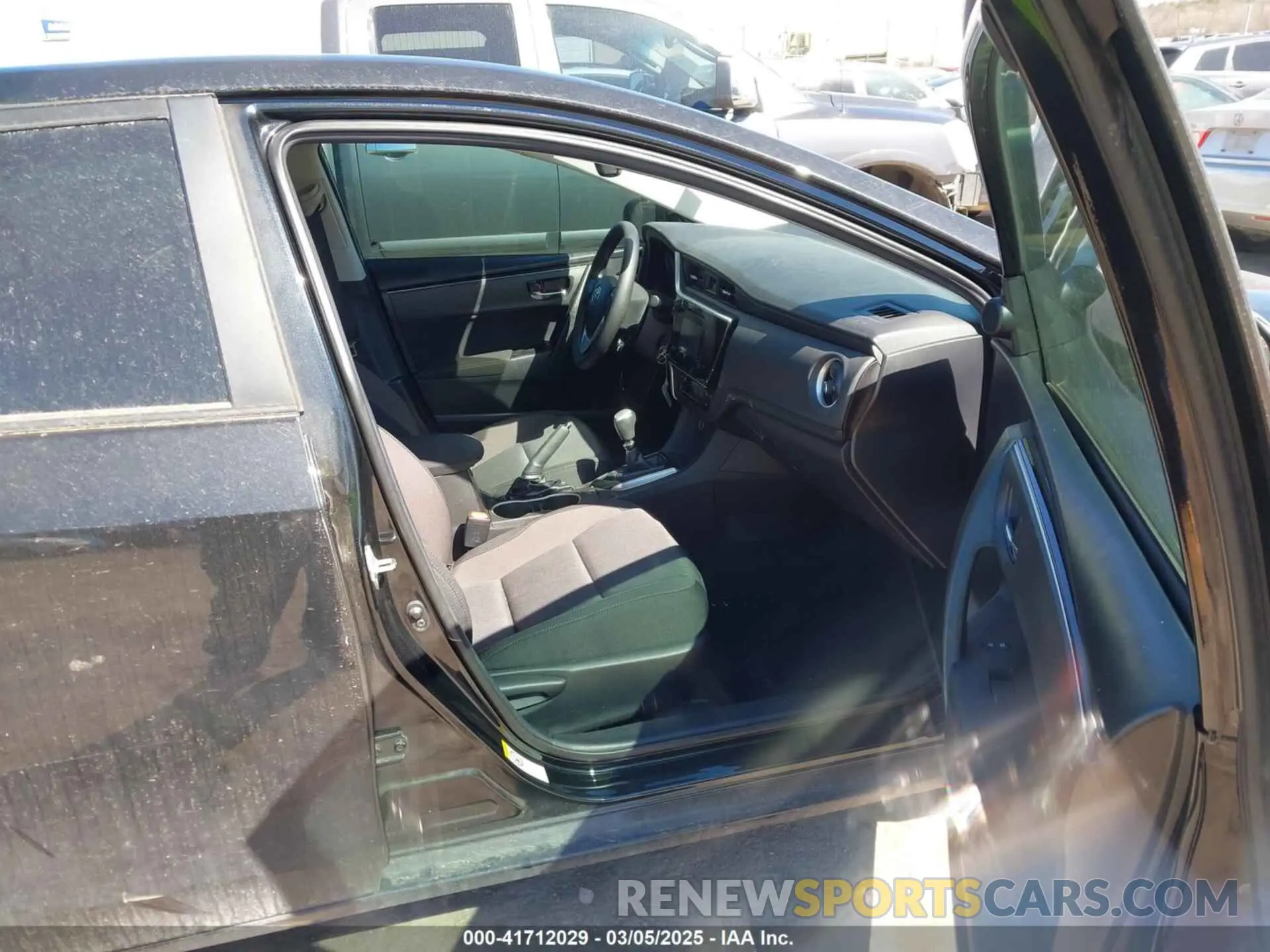 5 fotografías del automóvil dañado 5YFBURHE4KP879738 TOYOTA COROLLA 2019