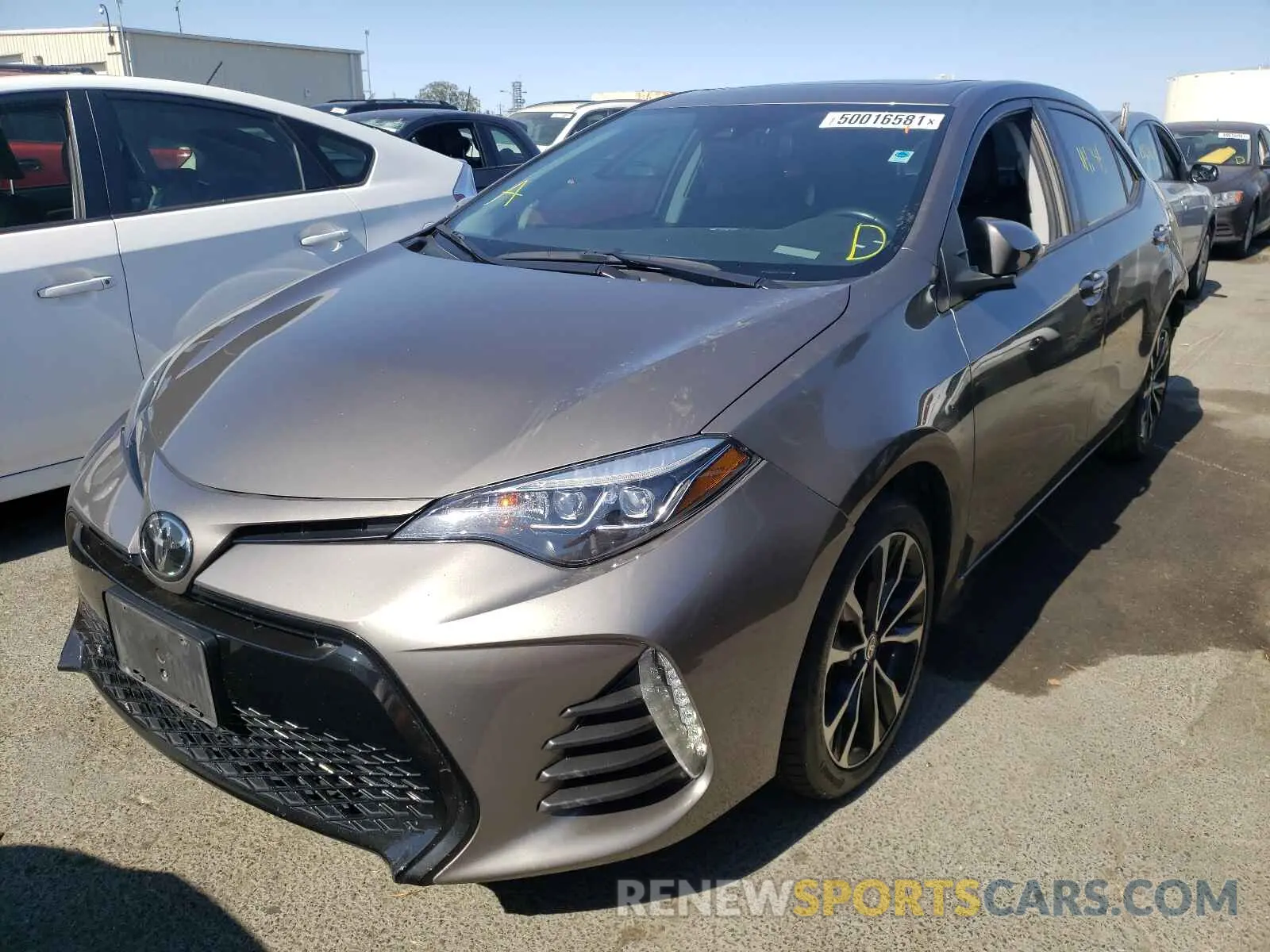 2 fotografías del automóvil dañado 5YFBURHE4KP880386 TOYOTA COROLLA 2019