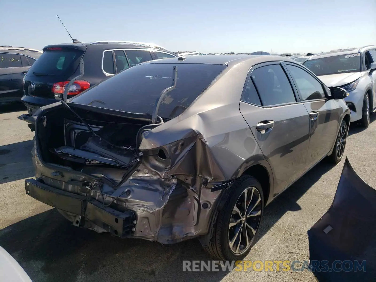 4 fotografías del automóvil dañado 5YFBURHE4KP880386 TOYOTA COROLLA 2019