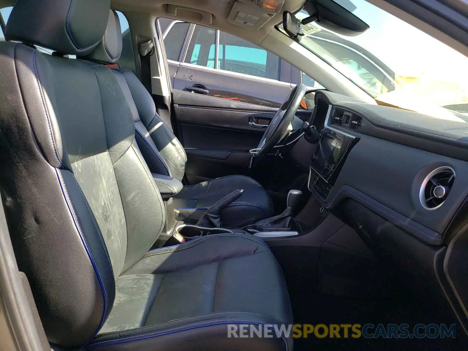 5 fotografías del automóvil dañado 5YFBURHE4KP880386 TOYOTA COROLLA 2019