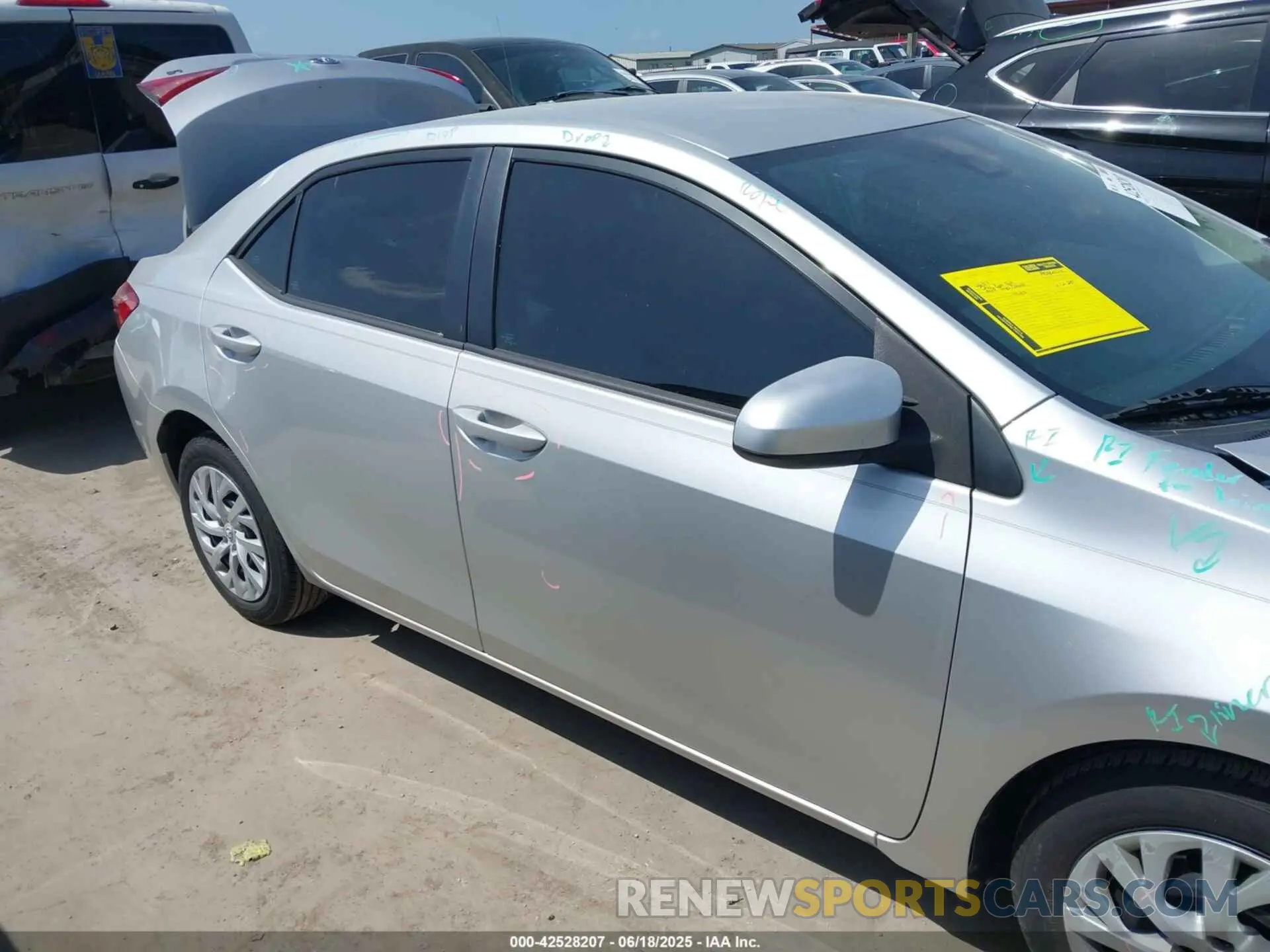 13 fotografías del automóvil dañado 5YFBURHE4KP881845 TOYOTA COROLLA 2019