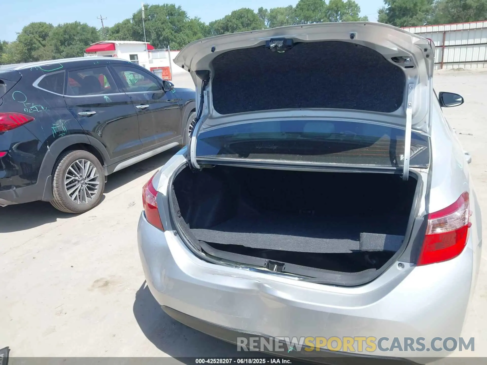 16 fotografías del automóvil dañado 5YFBURHE4KP881845 TOYOTA COROLLA 2019