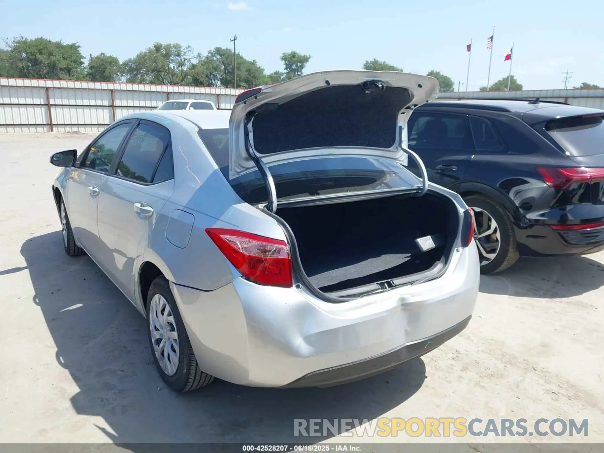 3 fotografías del automóvil dañado 5YFBURHE4KP881845 TOYOTA COROLLA 2019
