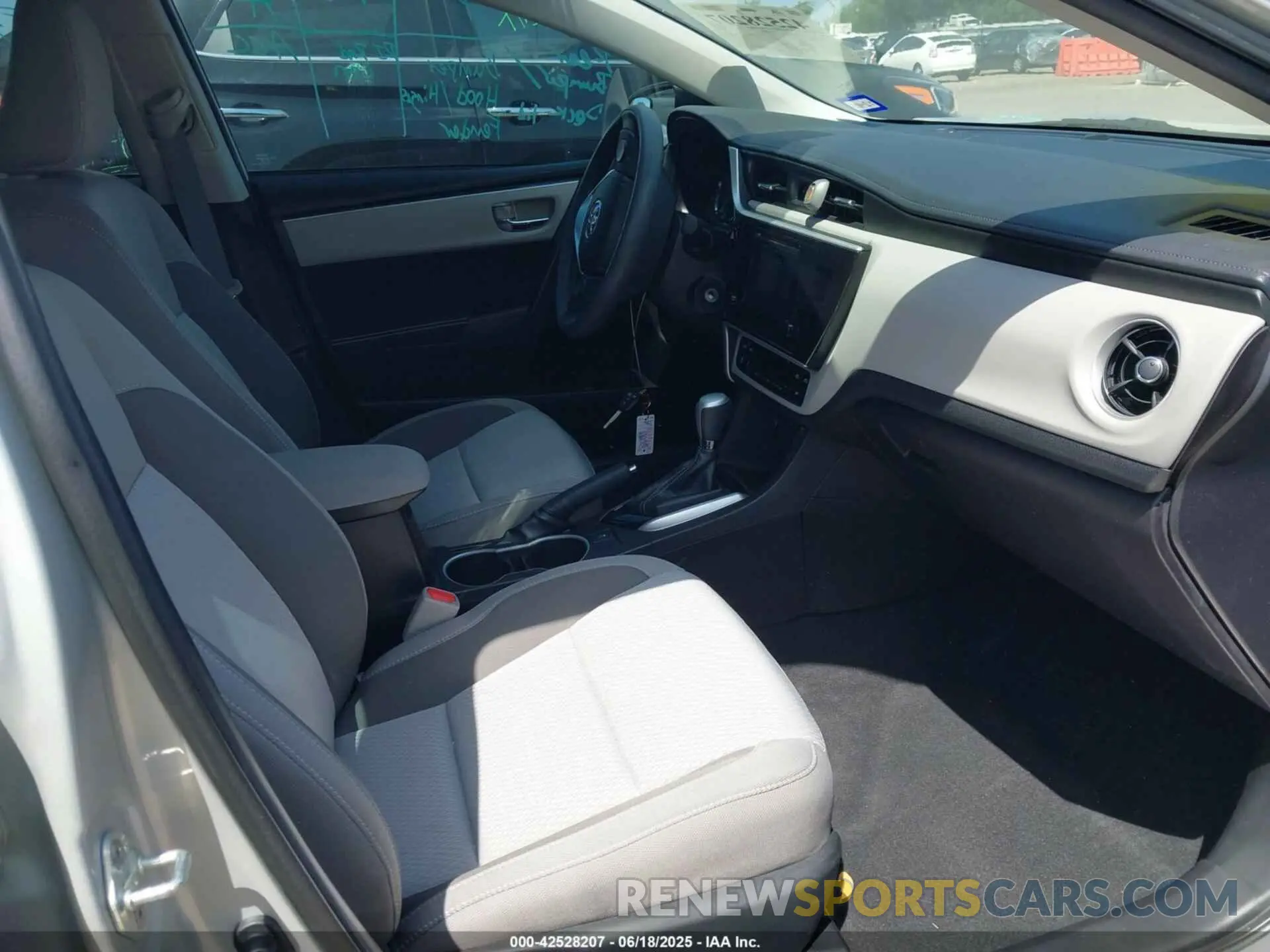 5 fotografías del automóvil dañado 5YFBURHE4KP881845 TOYOTA COROLLA 2019