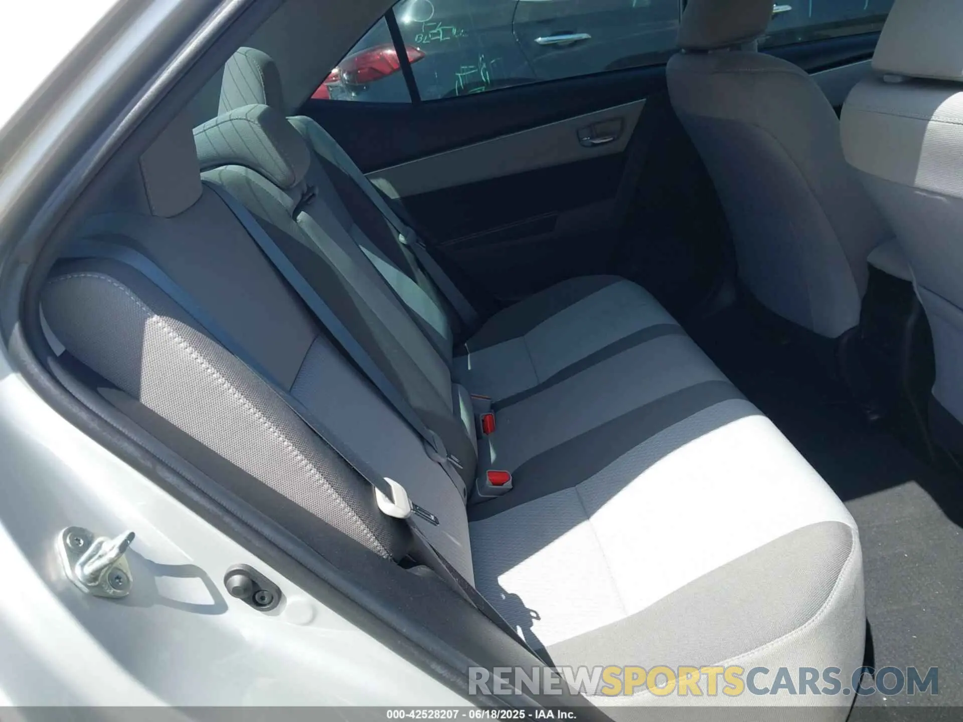 8 fotografías del automóvil dañado 5YFBURHE4KP881845 TOYOTA COROLLA 2019