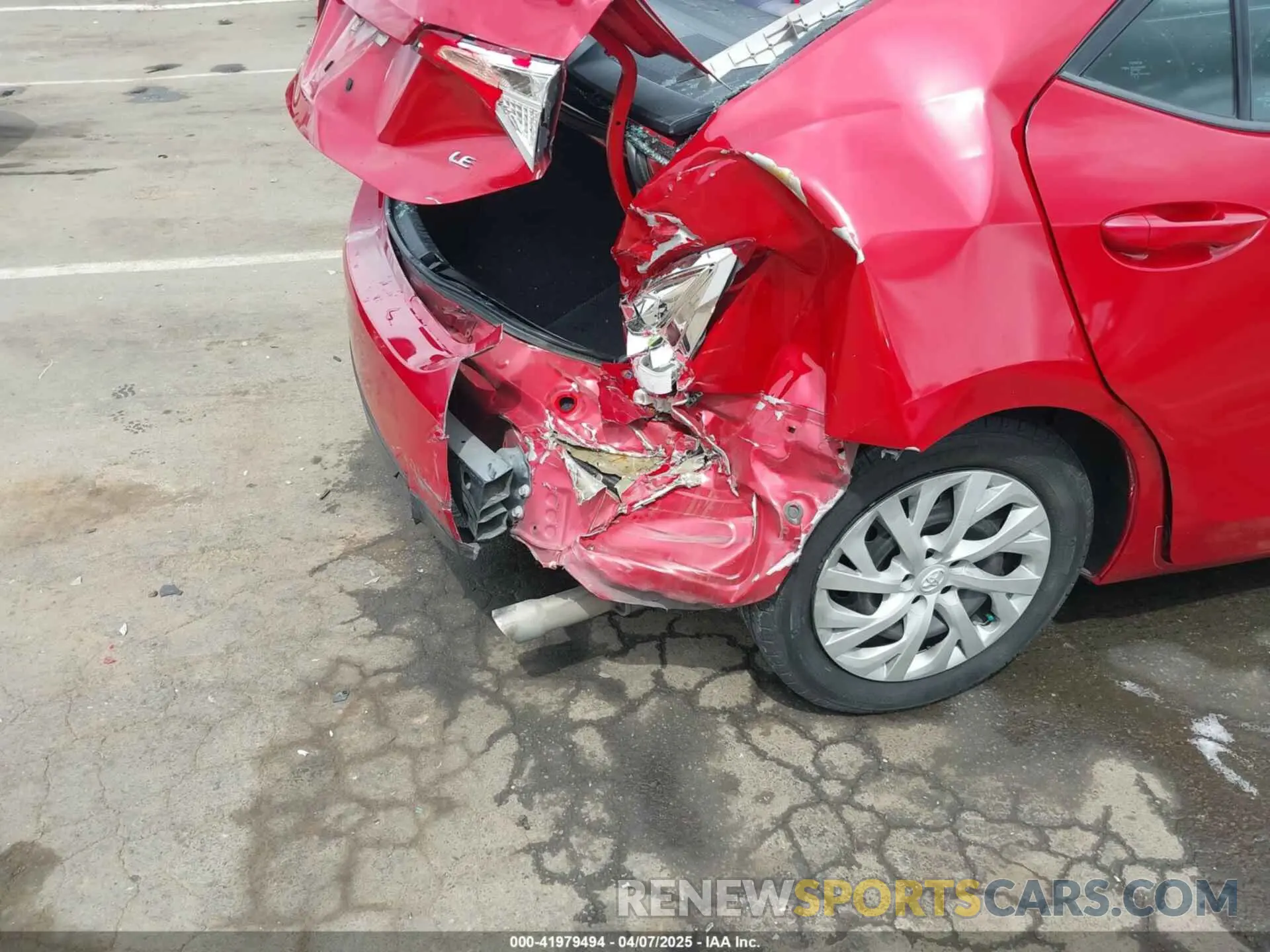 17 fotografías del automóvil dañado 5YFBURHE4KP883871 TOYOTA COROLLA 2019