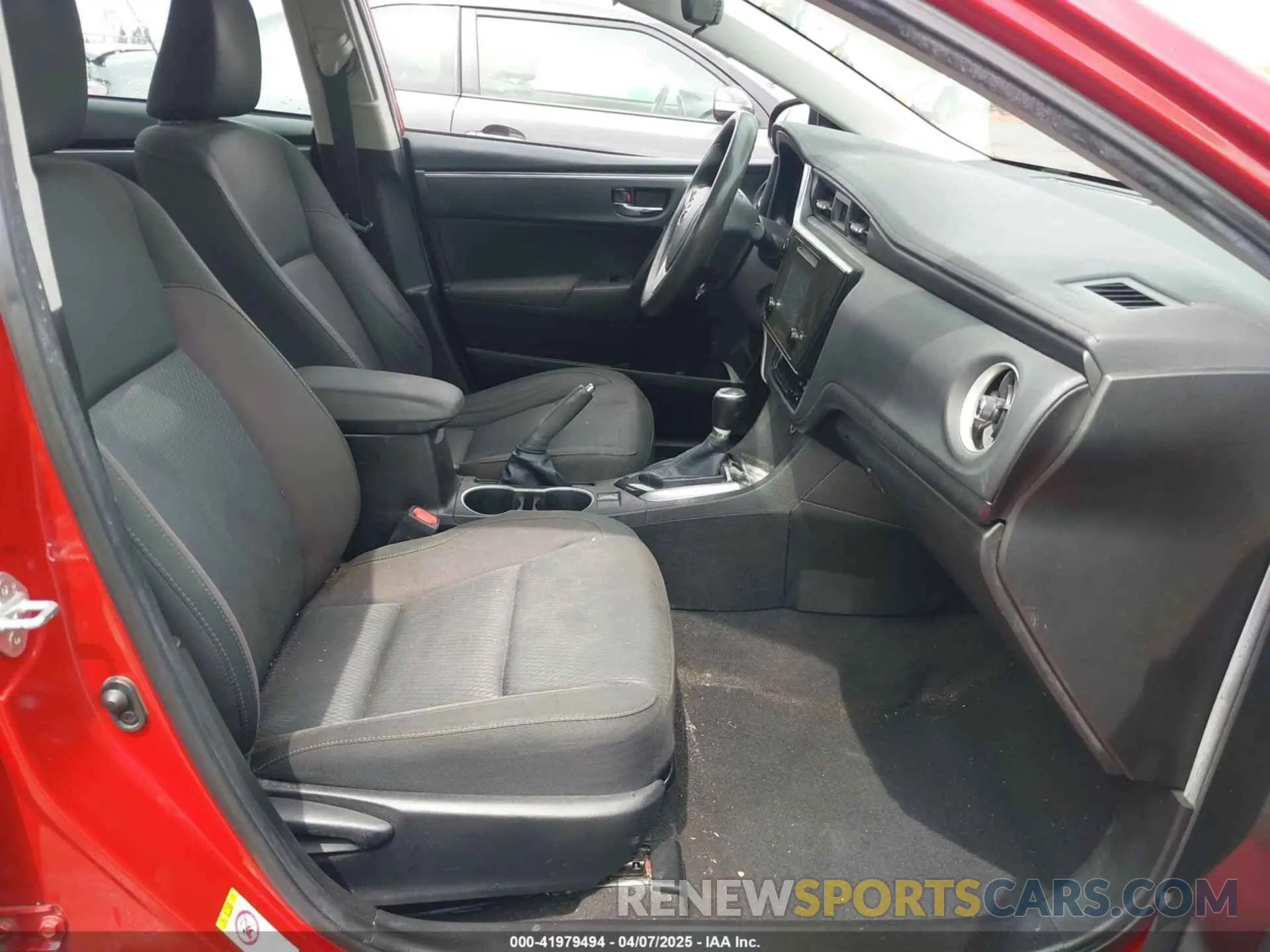 5 fotografías del automóvil dañado 5YFBURHE4KP883871 TOYOTA COROLLA 2019
