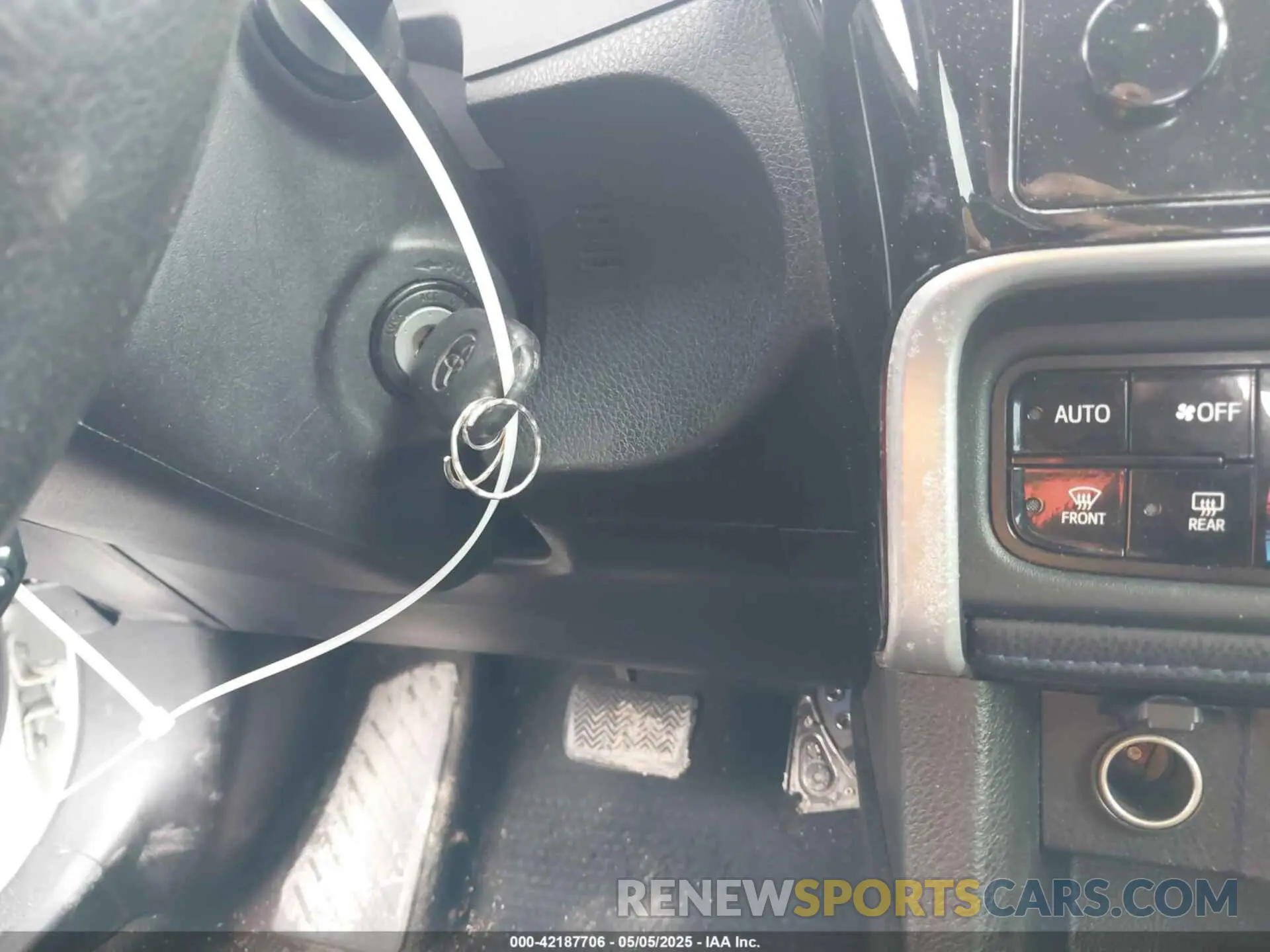 11 fotografías del automóvil dañado 5YFBURHE4KP887208 TOYOTA COROLLA 2019