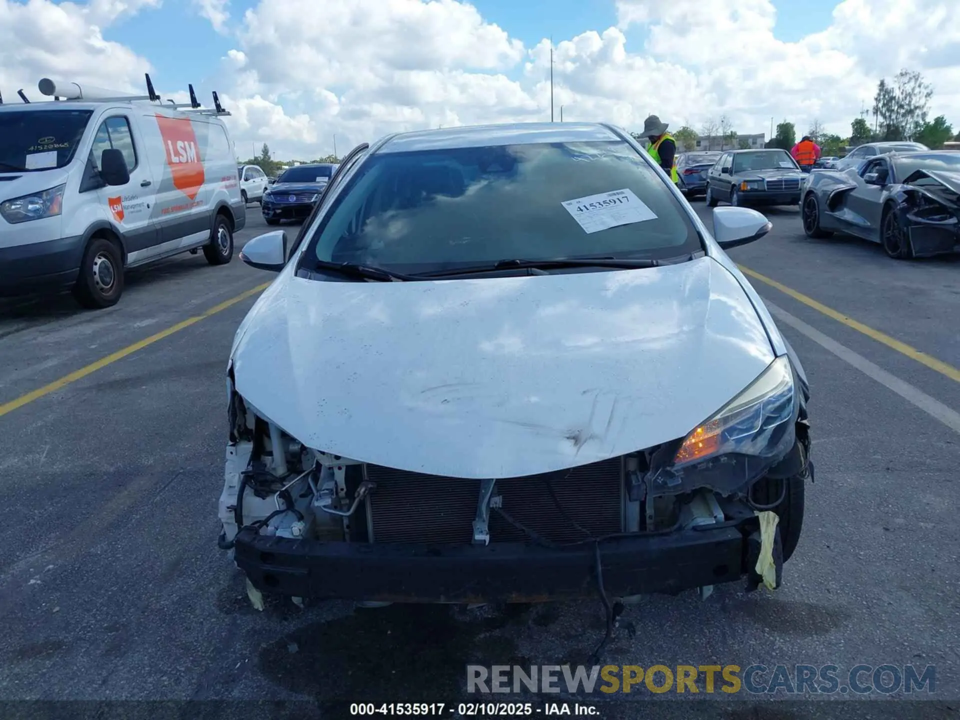 13 fotografías del automóvil dañado 5YFBURHE4KP887807 TOYOTA COROLLA 2019