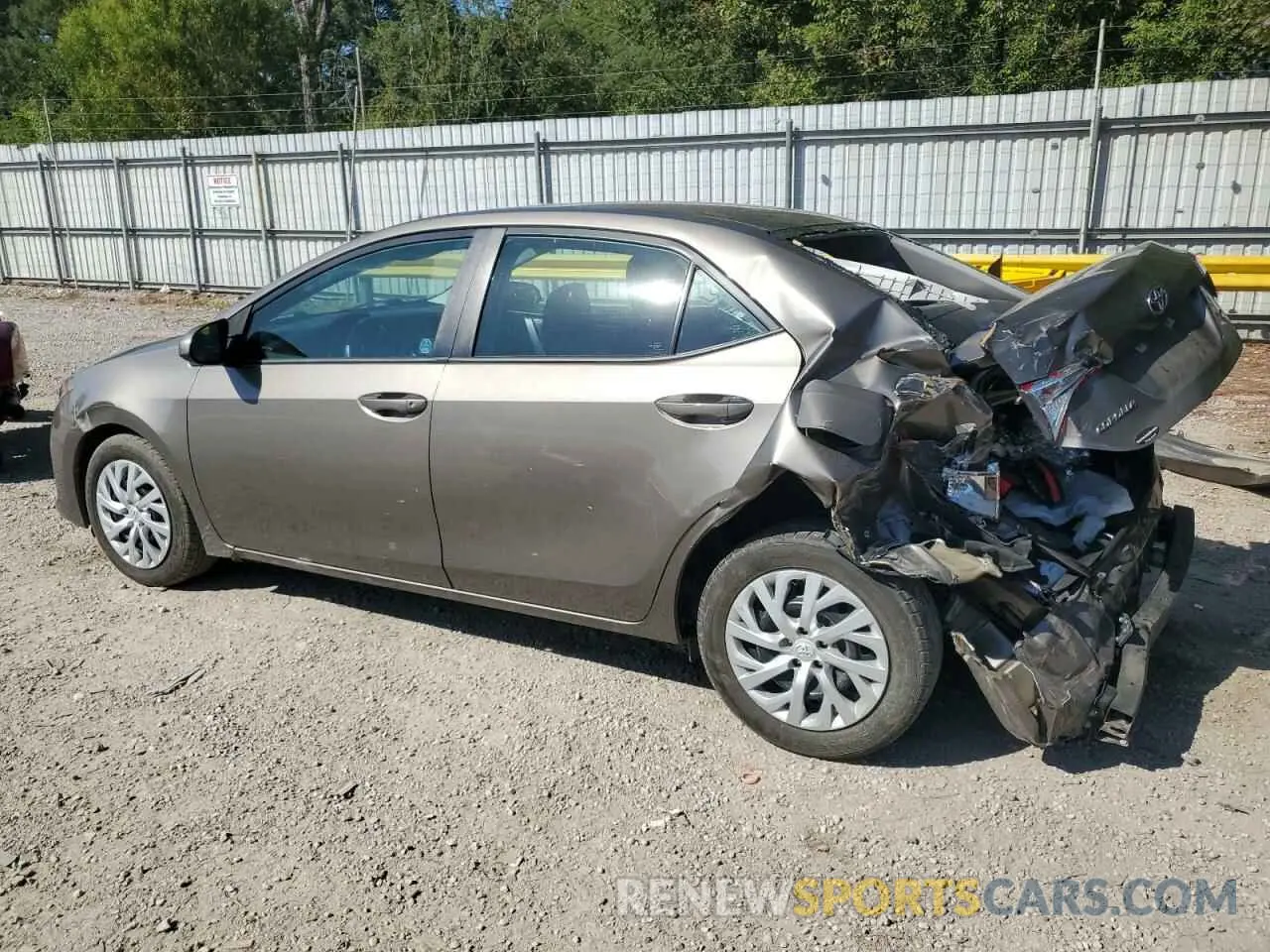 2 fotografías del automóvil dañado 5YFBURHE4KP899147 TOYOTA COROLLA 2019