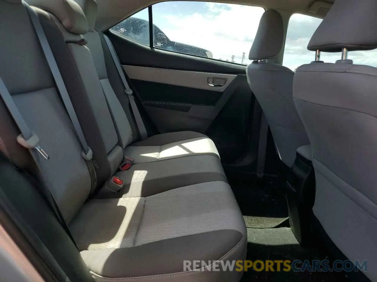 10 fotografías del automóvil dañado 5YFBURHE4KP899150 TOYOTA COROLLA 2019