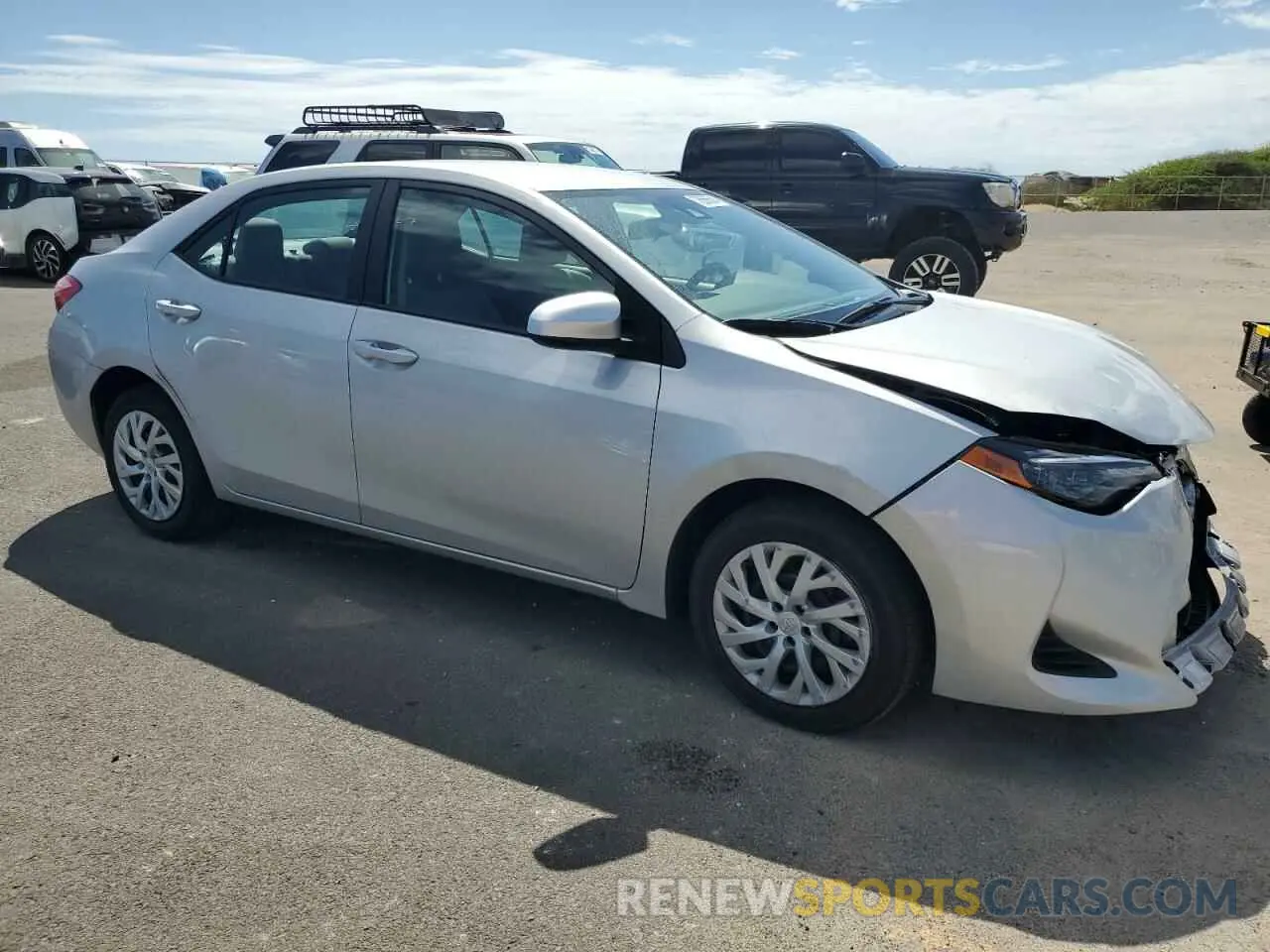 4 fotografías del automóvil dañado 5YFBURHE4KP899150 TOYOTA COROLLA 2019