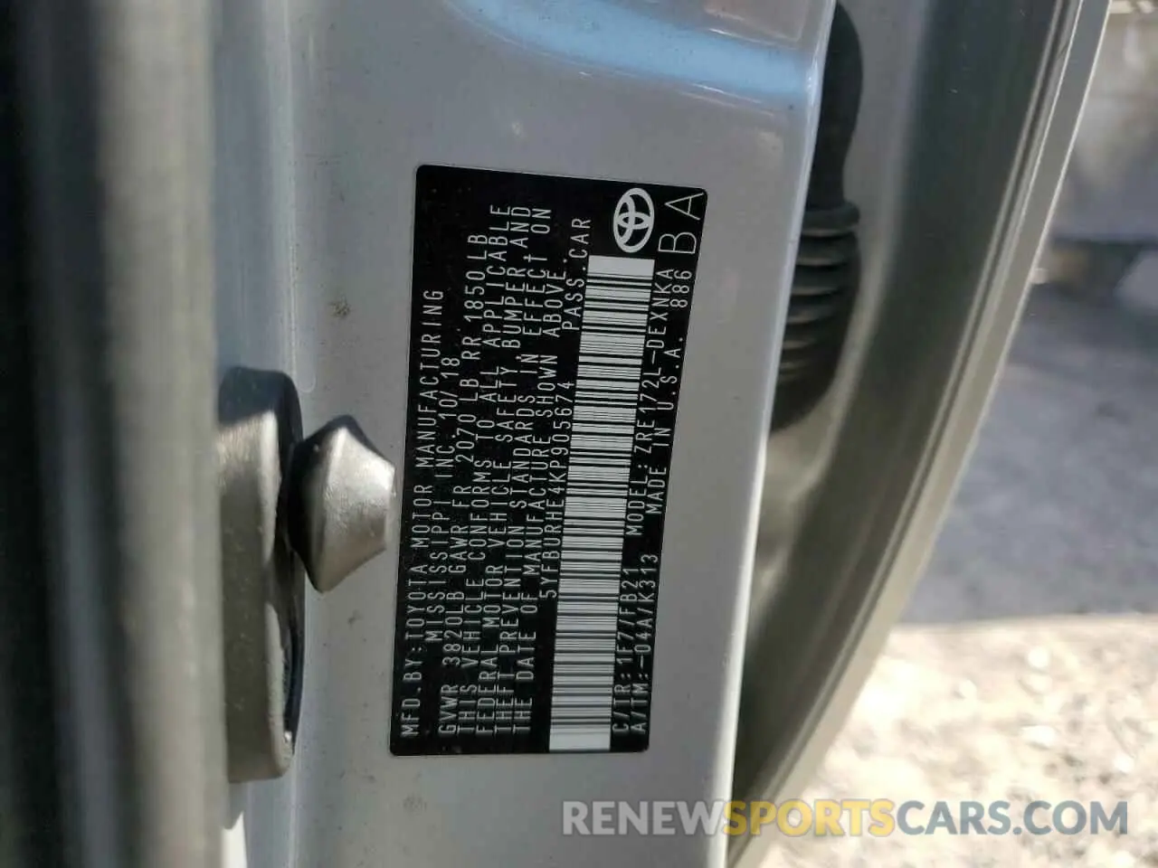 12 fotografías del automóvil dañado 5YFBURHE4KP905674 TOYOTA COROLLA 2019