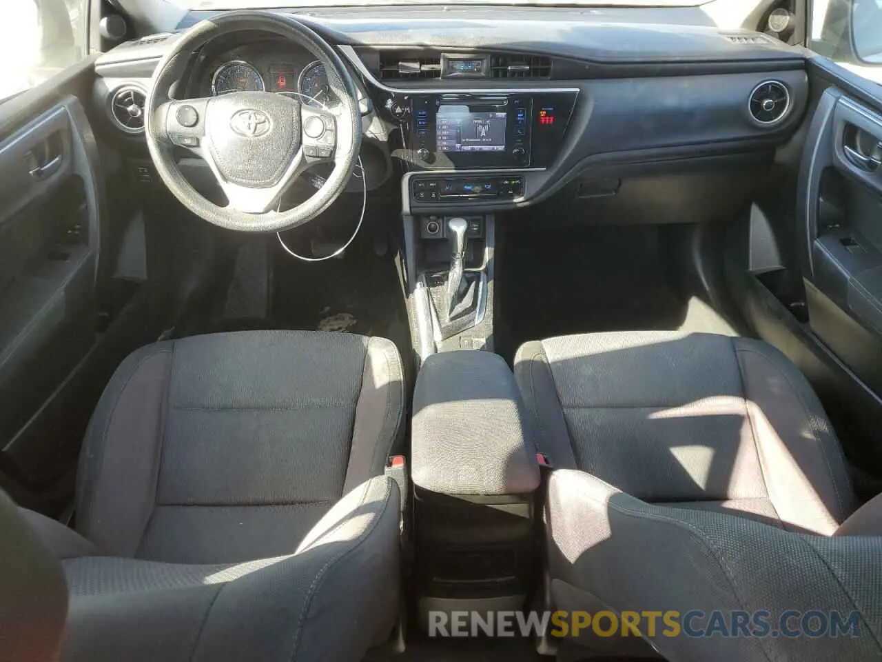 8 fotografías del automóvil dañado 5YFBURHE4KP905674 TOYOTA COROLLA 2019
