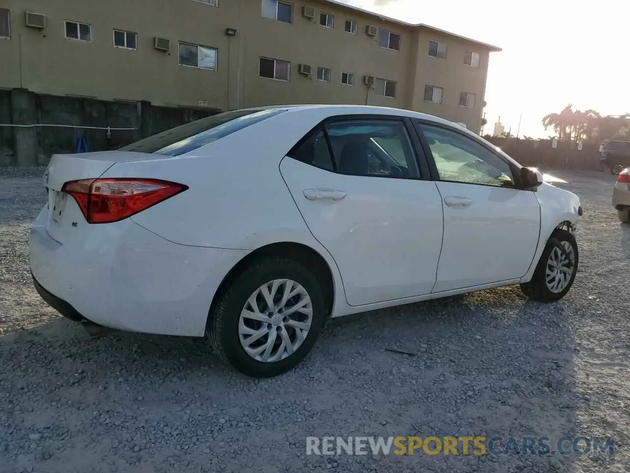3 fotografías del automóvil dañado 5YFBURHE4KP907585 TOYOTA COROLLA 2019