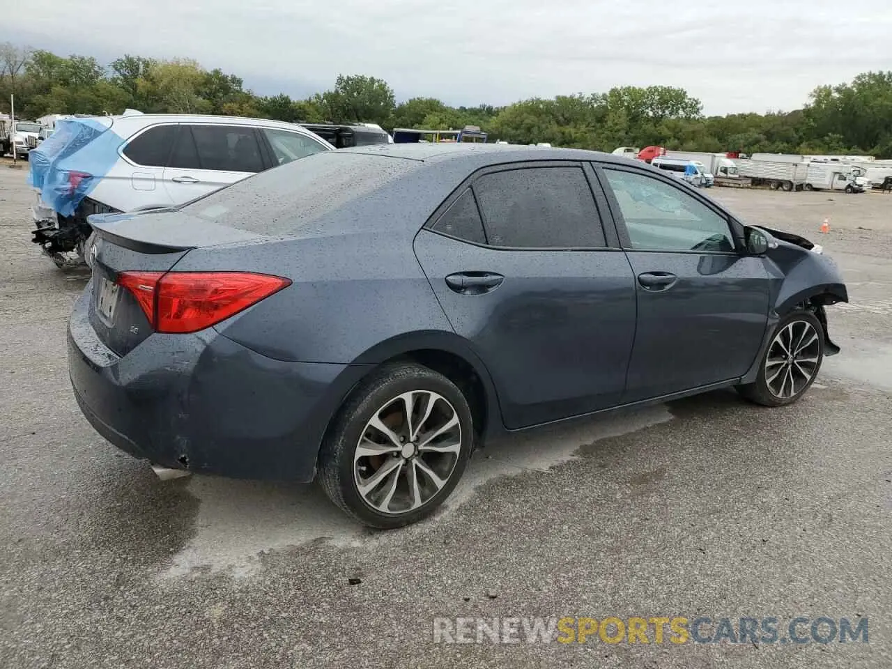 3 fotografías del automóvil dañado 5YFBURHE4KP909109 TOYOTA COROLLA 2019