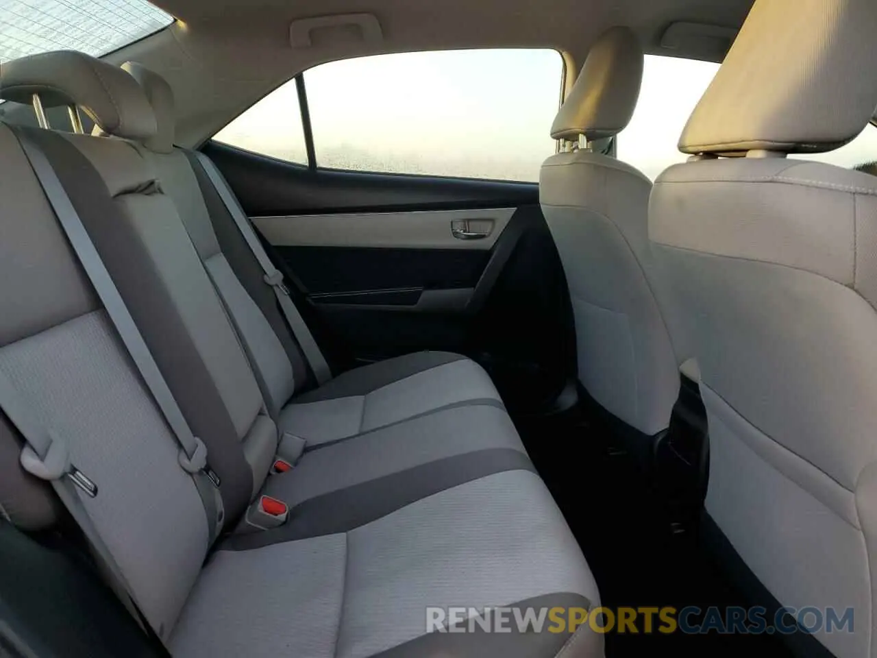 10 fotografías del automóvil dañado 5YFBURHE4KP912625 TOYOTA COROLLA 2019