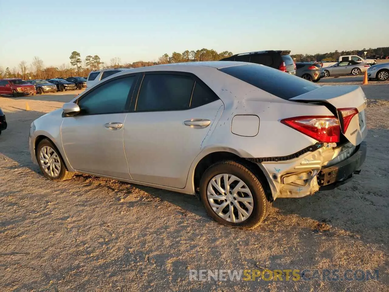 2 fotografías del automóvil dañado 5YFBURHE4KP912625 TOYOTA COROLLA 2019