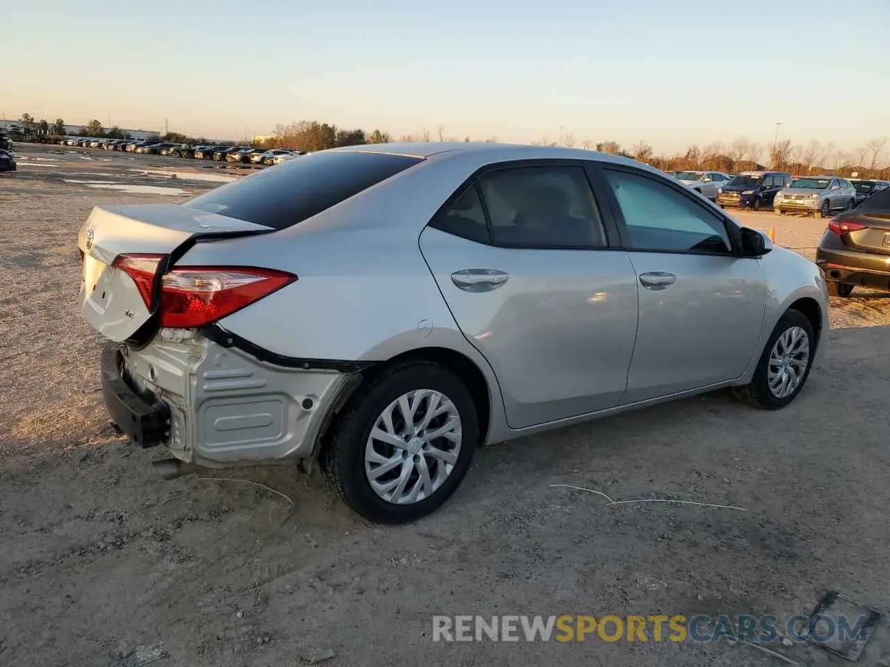 3 fotografías del automóvil dañado 5YFBURHE4KP912625 TOYOTA COROLLA 2019