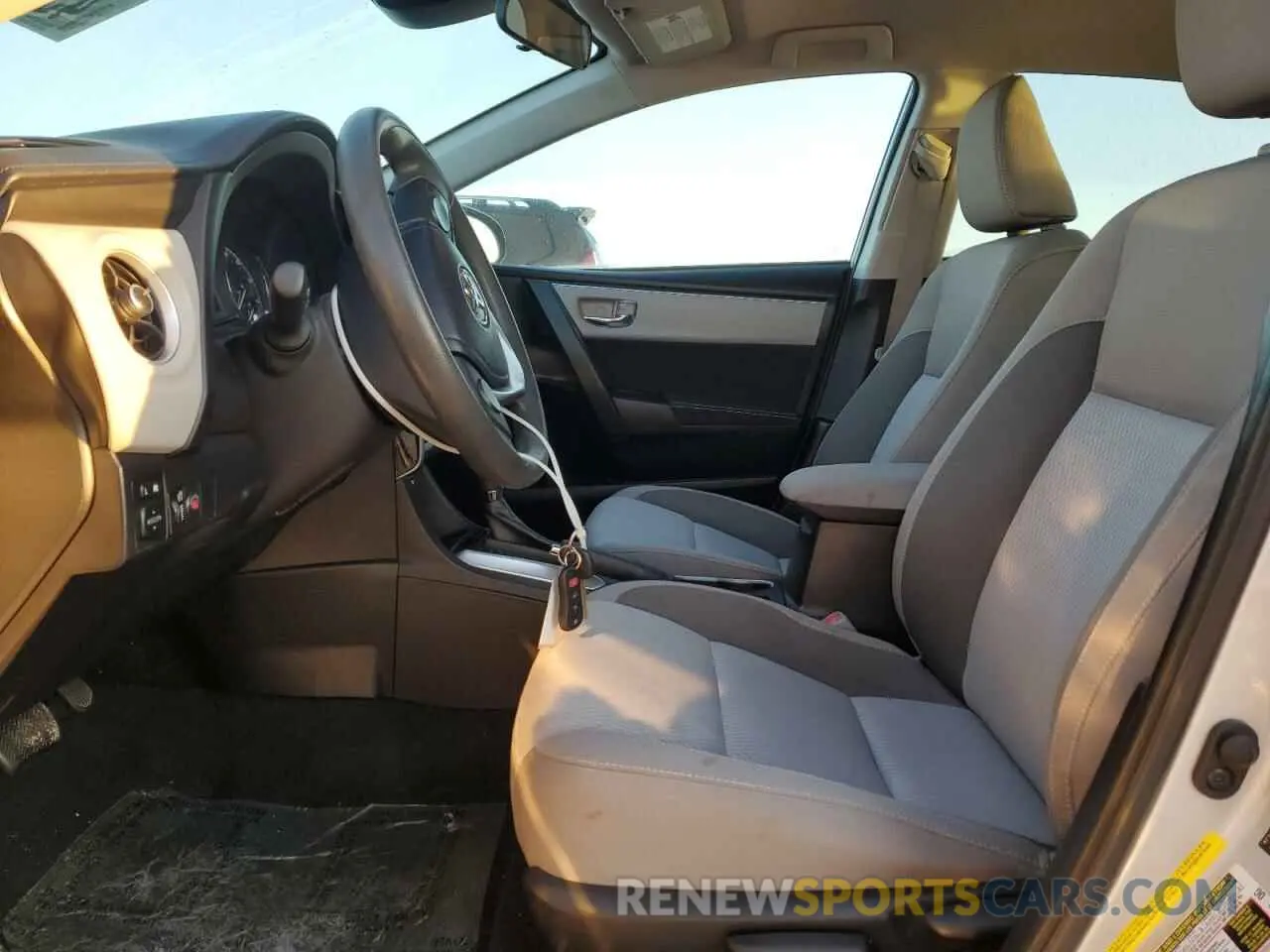 7 fotografías del automóvil dañado 5YFBURHE4KP912625 TOYOTA COROLLA 2019