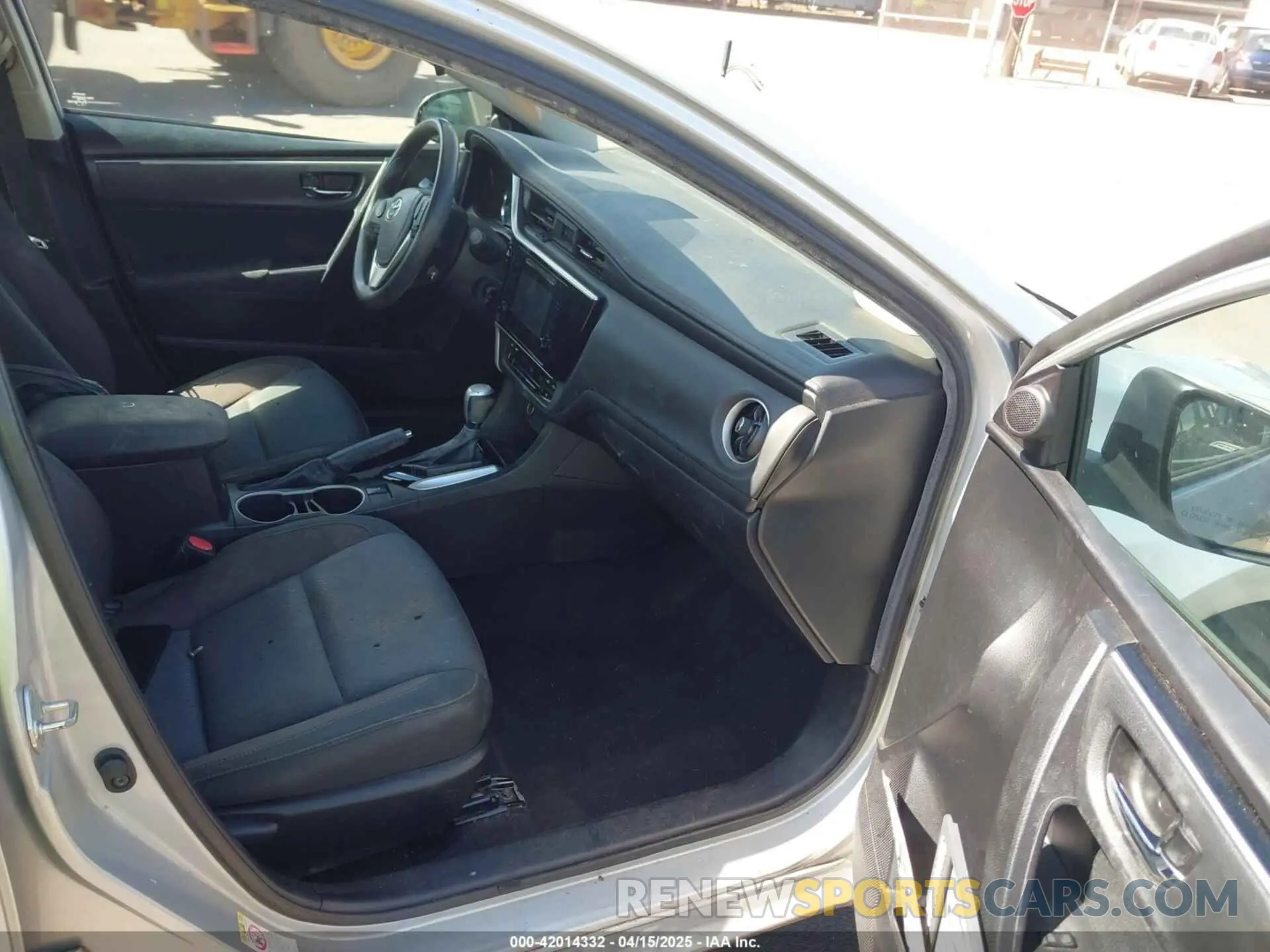 5 fotografías del automóvil dañado 5YFBURHE4KP916318 TOYOTA COROLLA 2019