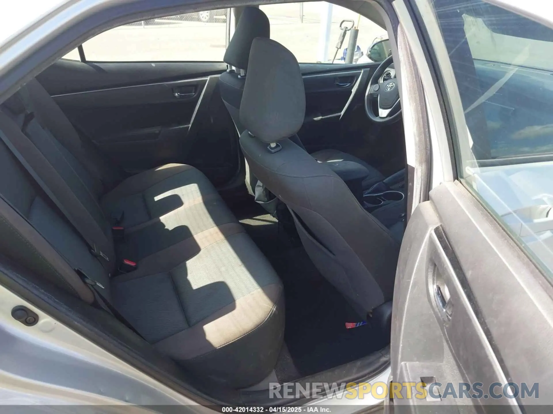 8 fotografías del automóvil dañado 5YFBURHE4KP916318 TOYOTA COROLLA 2019