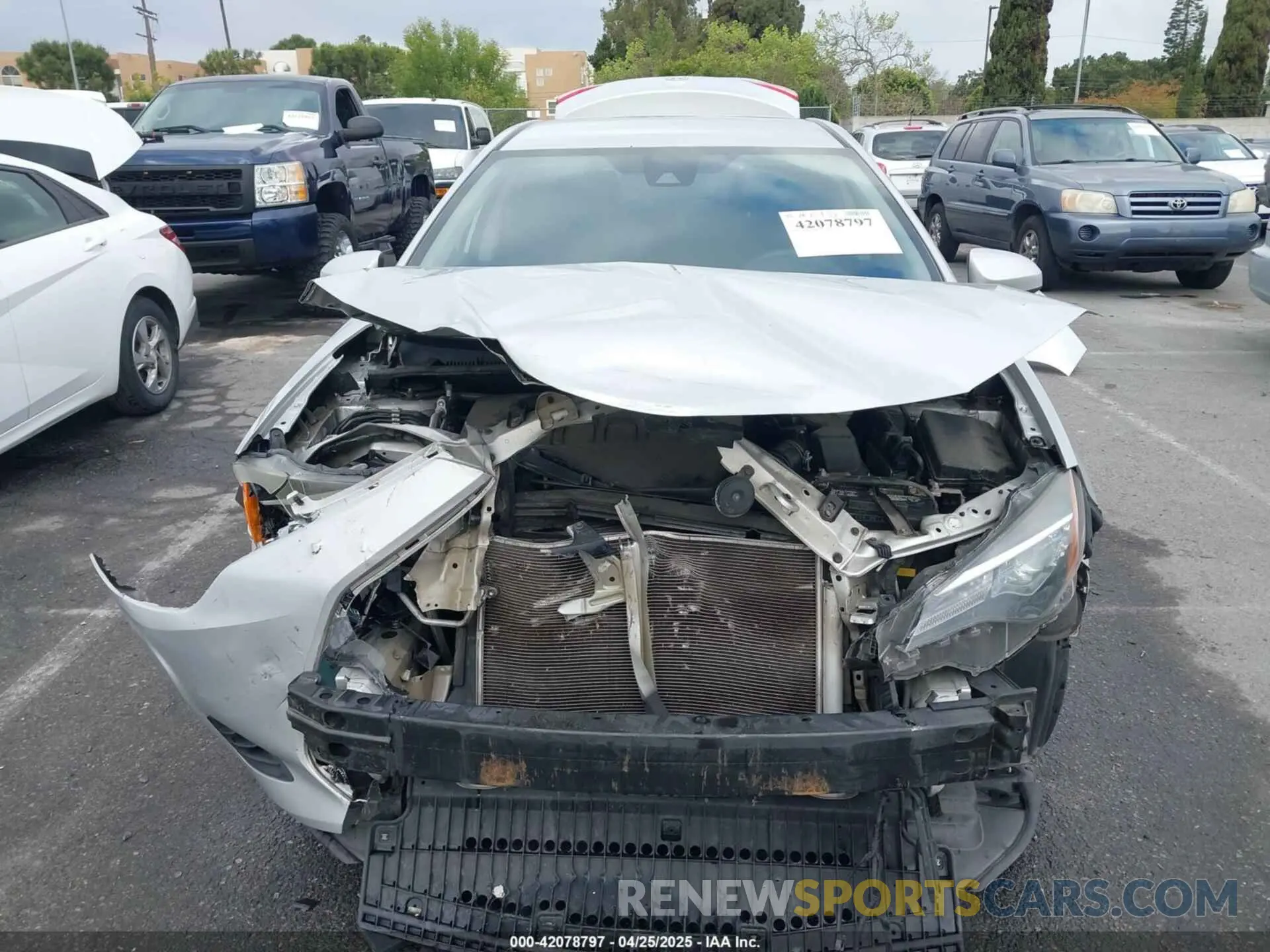 12 fotografías del automóvil dañado 5YFBURHE4KP929909 TOYOTA COROLLA 2019
