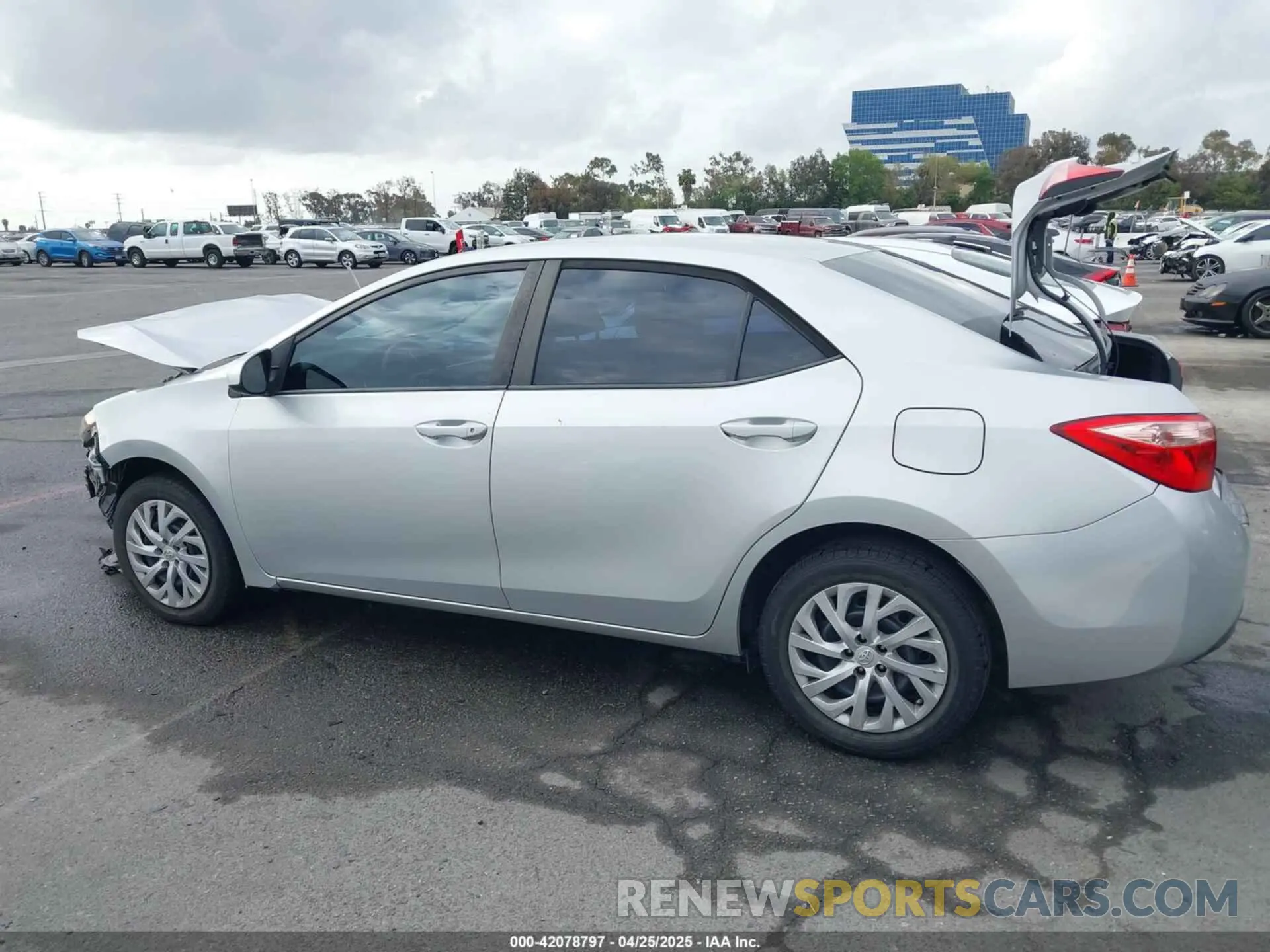 14 fotografías del automóvil dañado 5YFBURHE4KP929909 TOYOTA COROLLA 2019