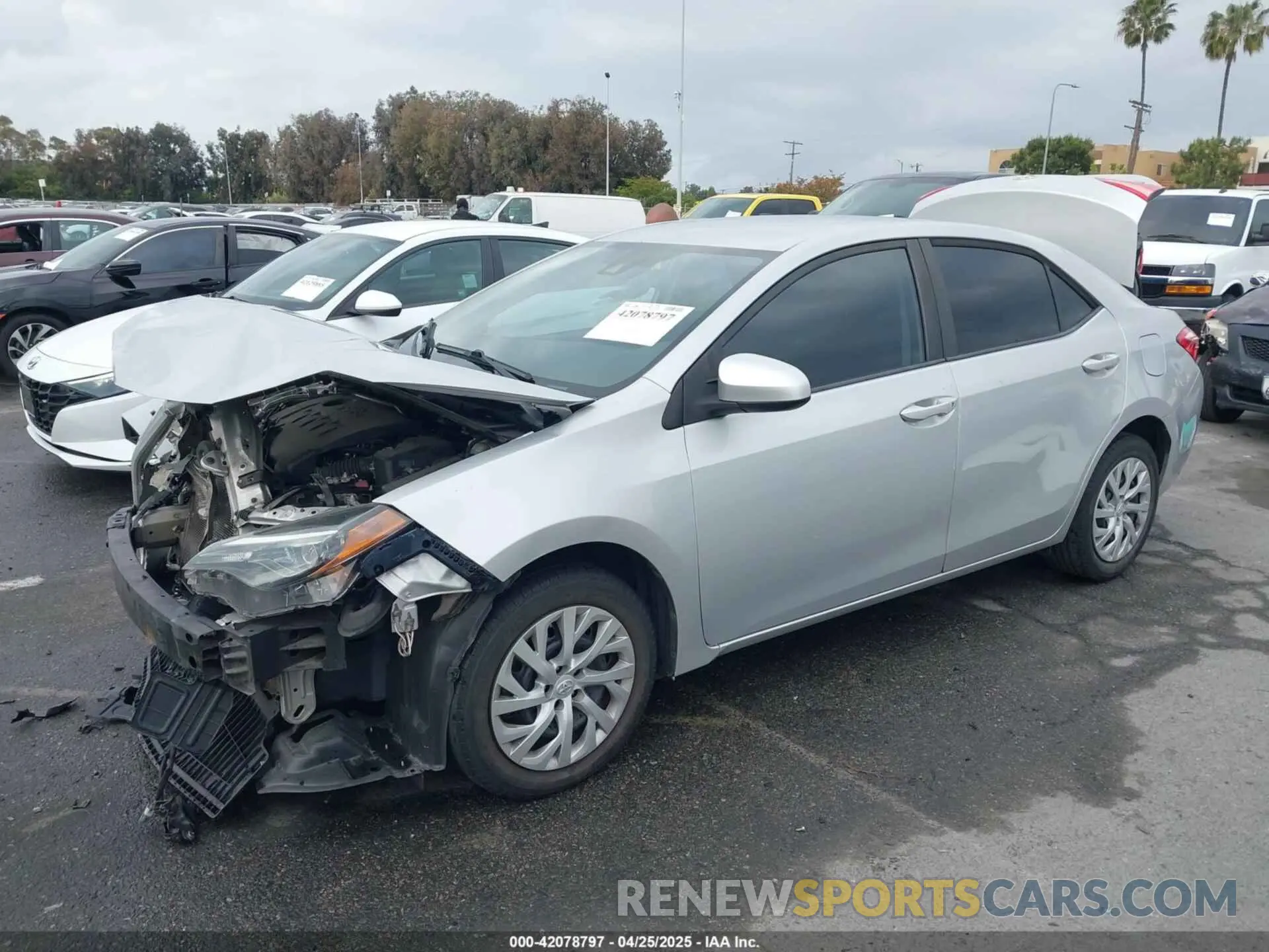 2 fotografías del automóvil dañado 5YFBURHE4KP929909 TOYOTA COROLLA 2019