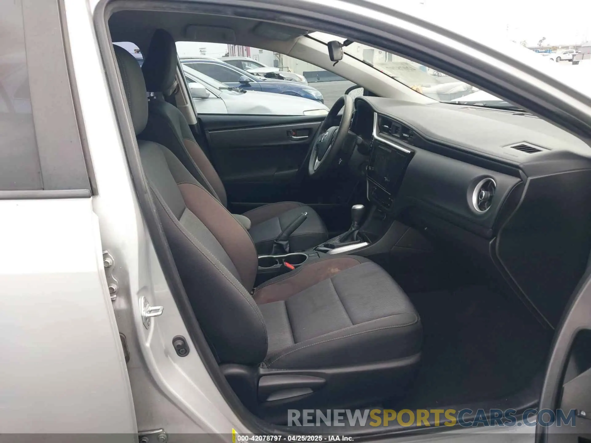 5 fotografías del automóvil dañado 5YFBURHE4KP929909 TOYOTA COROLLA 2019