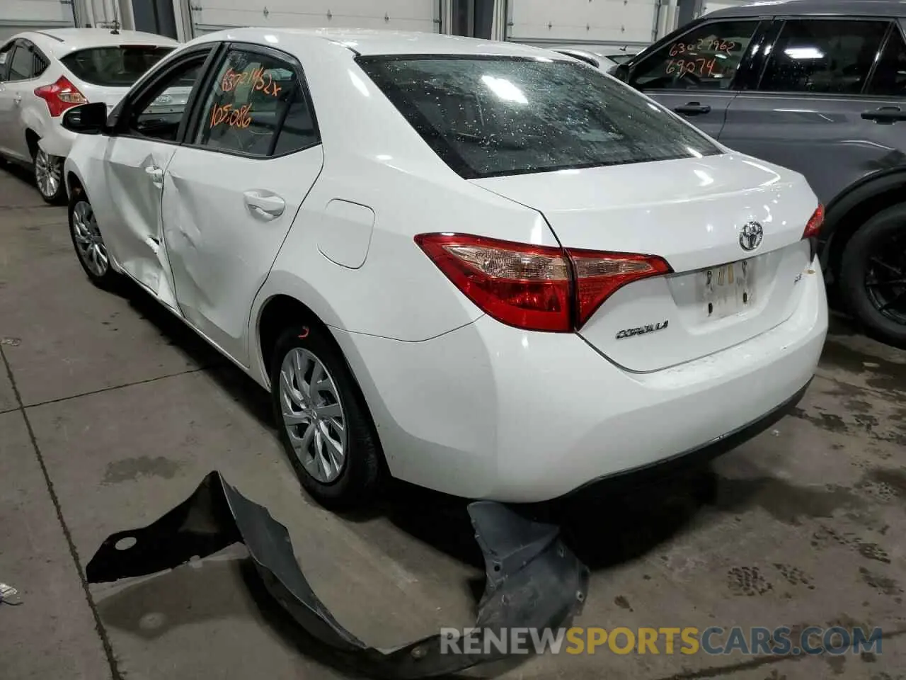 3 fotografías del automóvil dañado 5YFBURHE4KP936763 TOYOTA COROLLA 2019